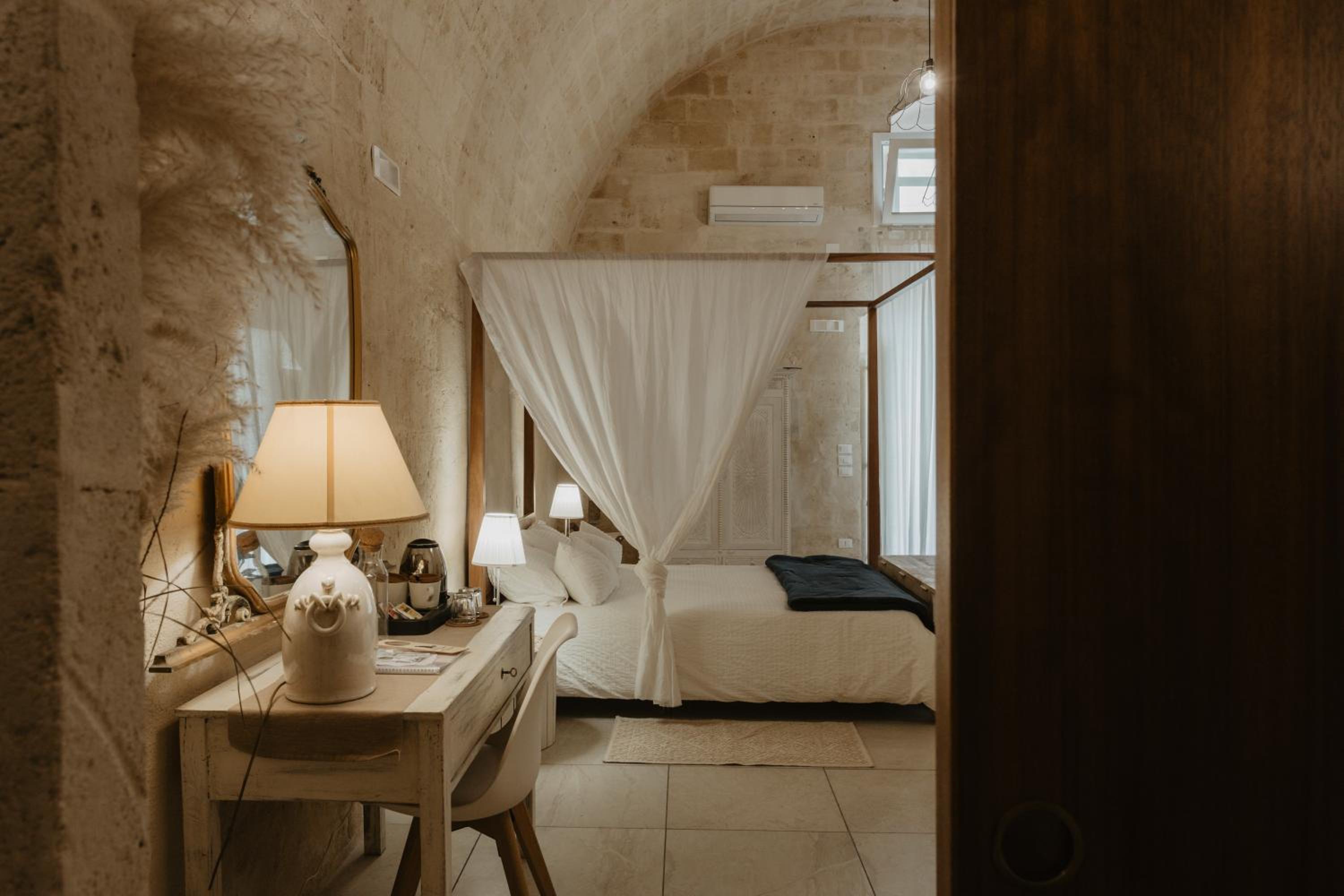 Suite with Spa Bath - Photo 5