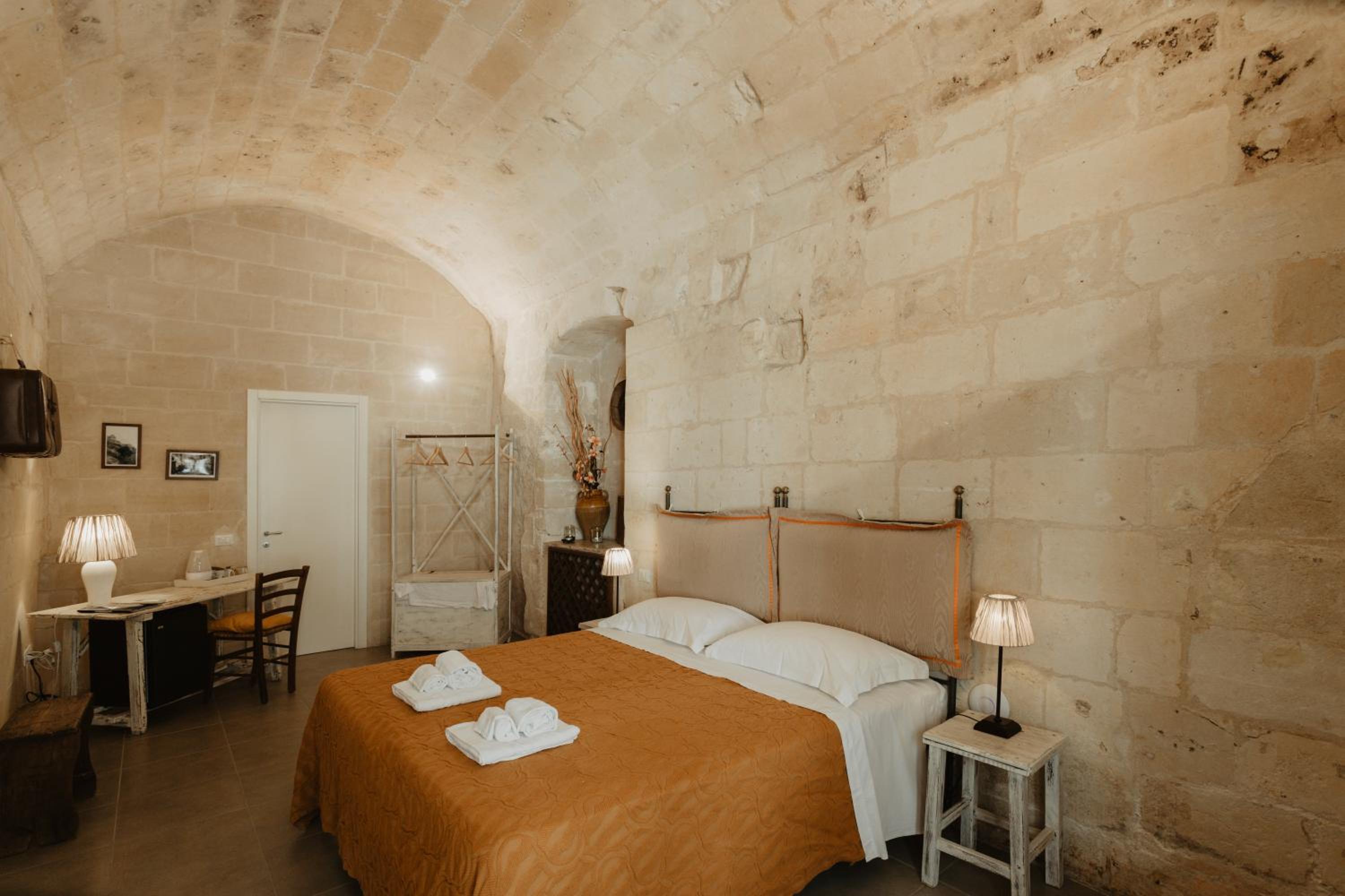 Standard Double or Twin Room - Photo 1