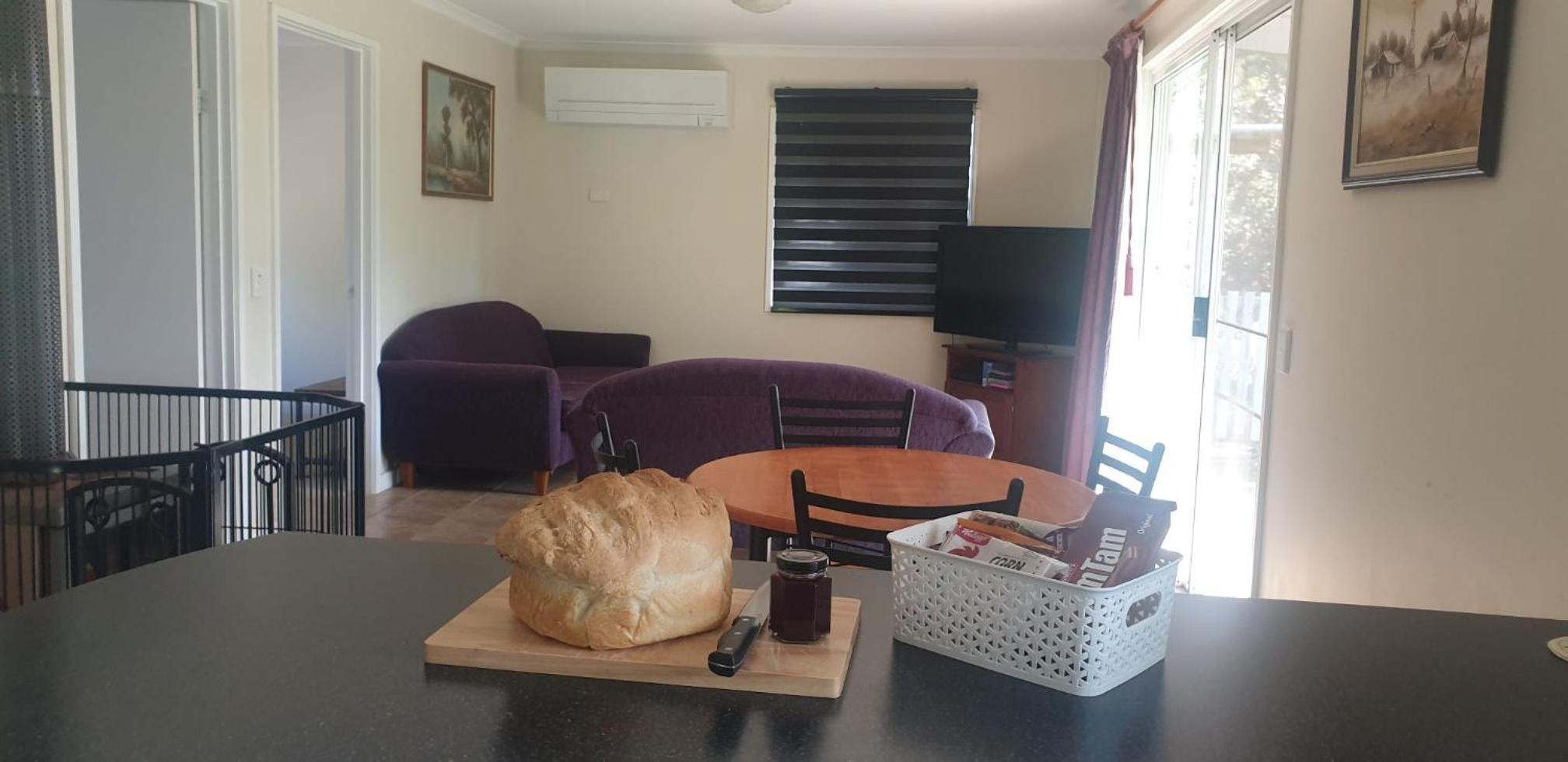 Two-Bedroom Kookaburra Cottage photo 3