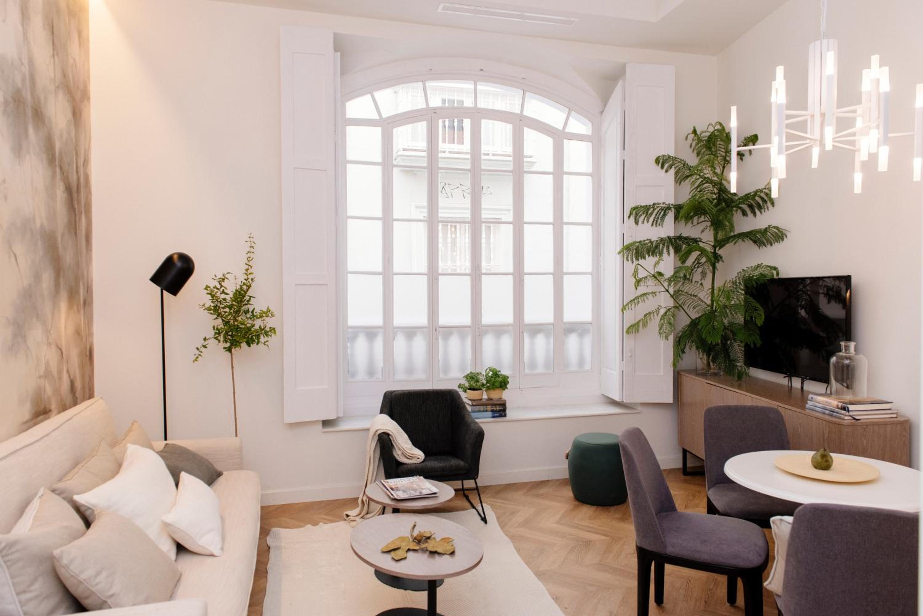 One-Bedroom Apartment - Ground Floor - Photo 1