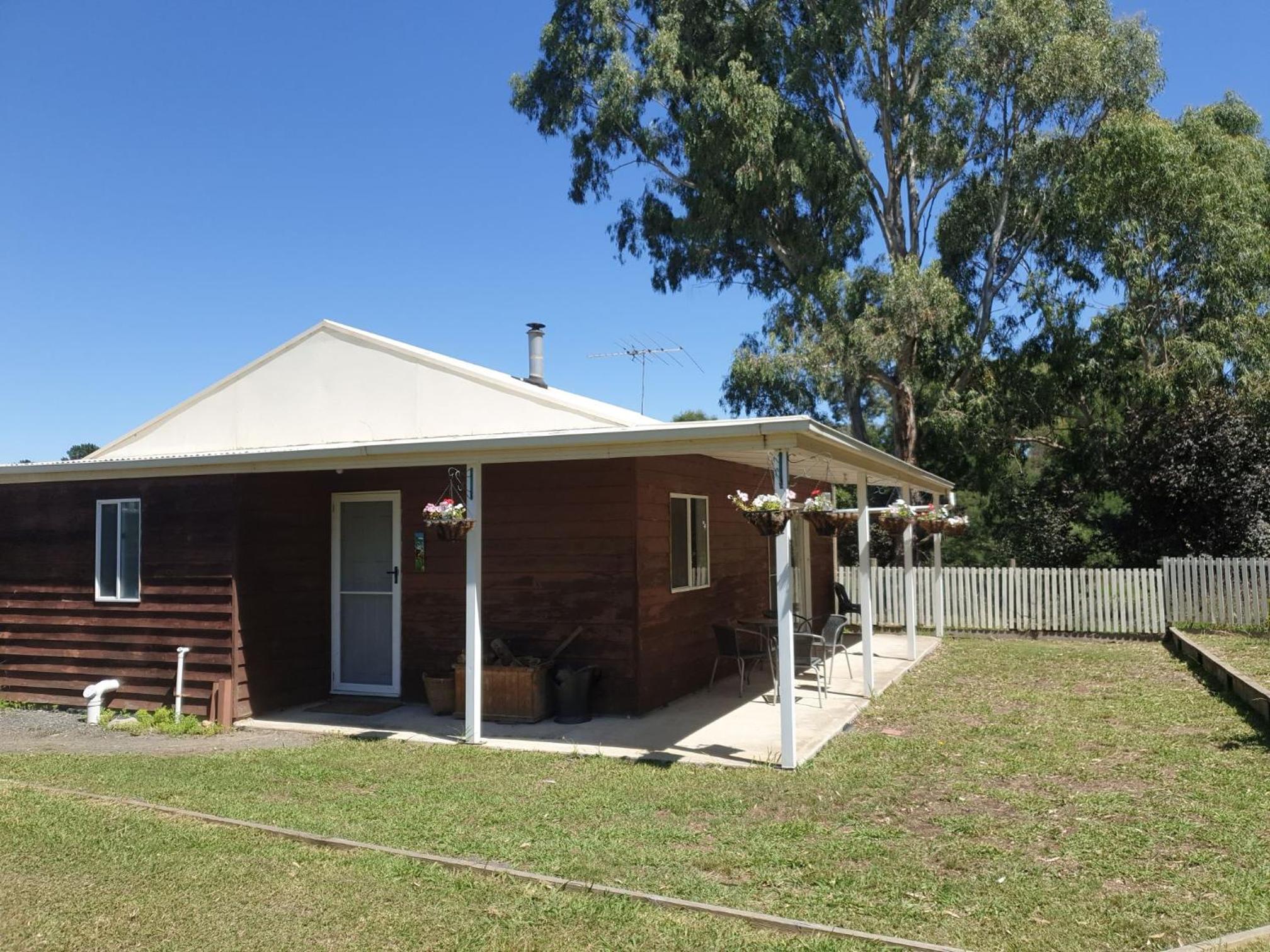 Two-Bedroom Kookaburra Cottage photo 2