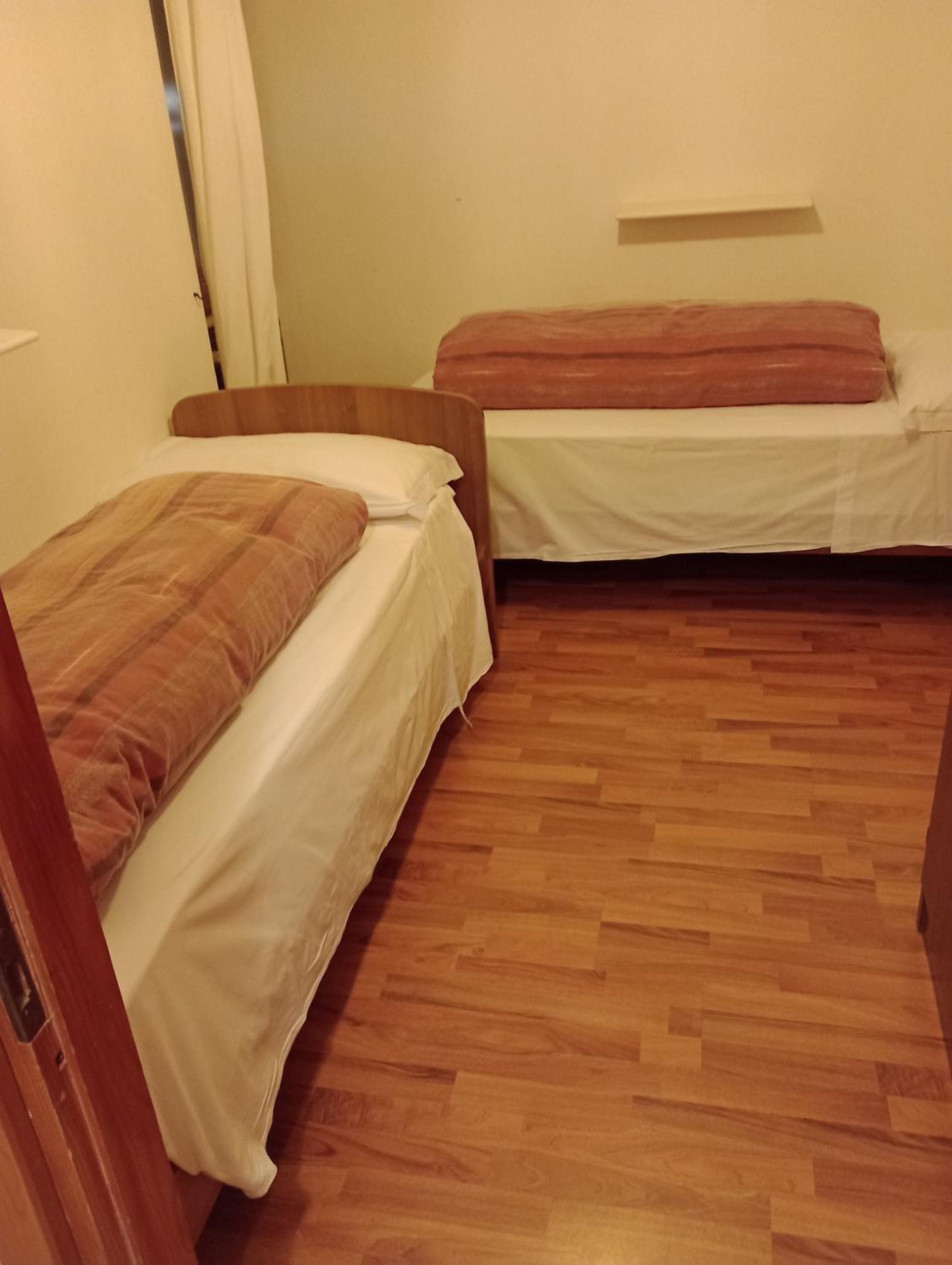 Twin Room with Shower photo 2