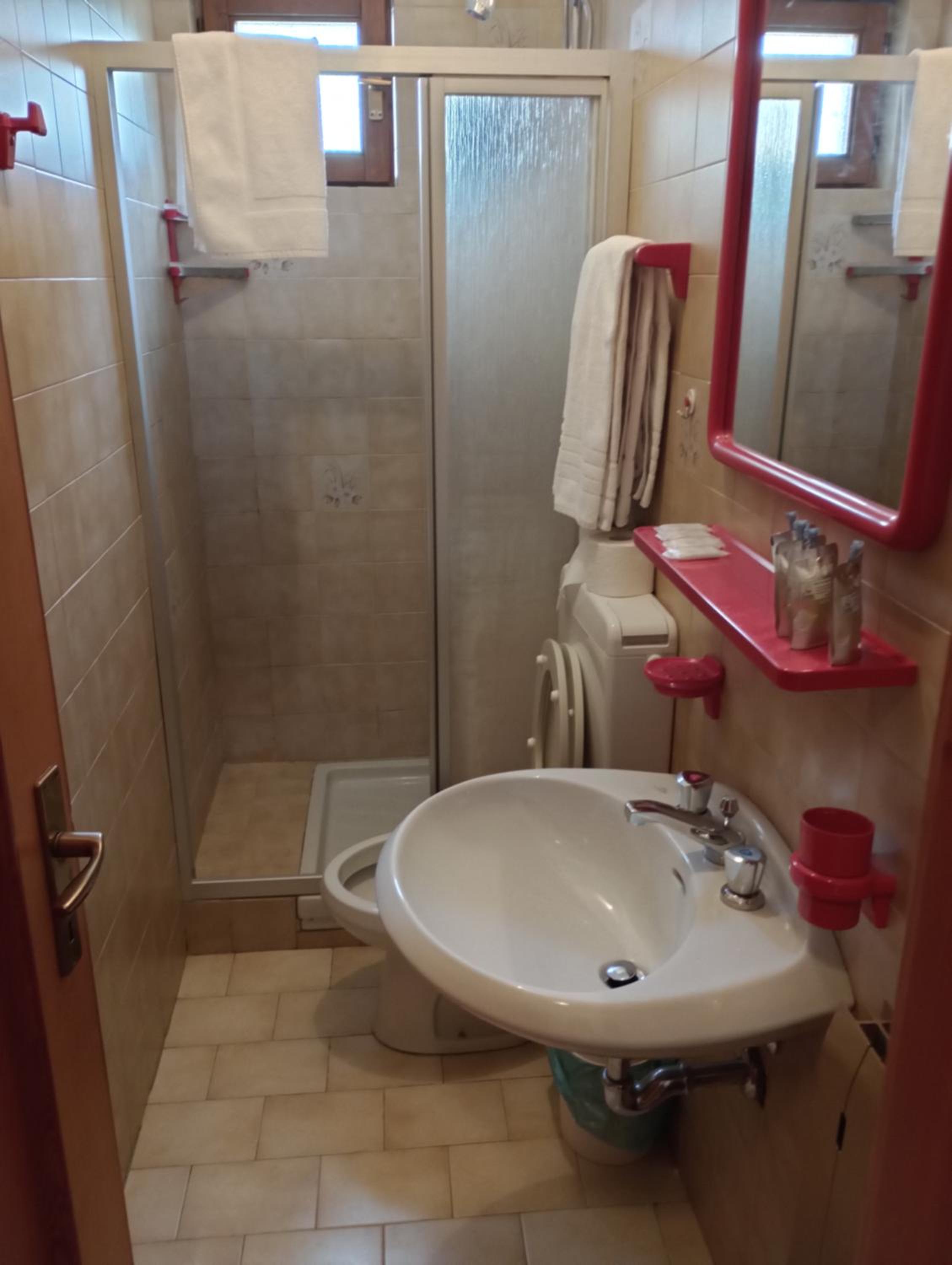 Quadruple Room with Private External Bathroom photo 2