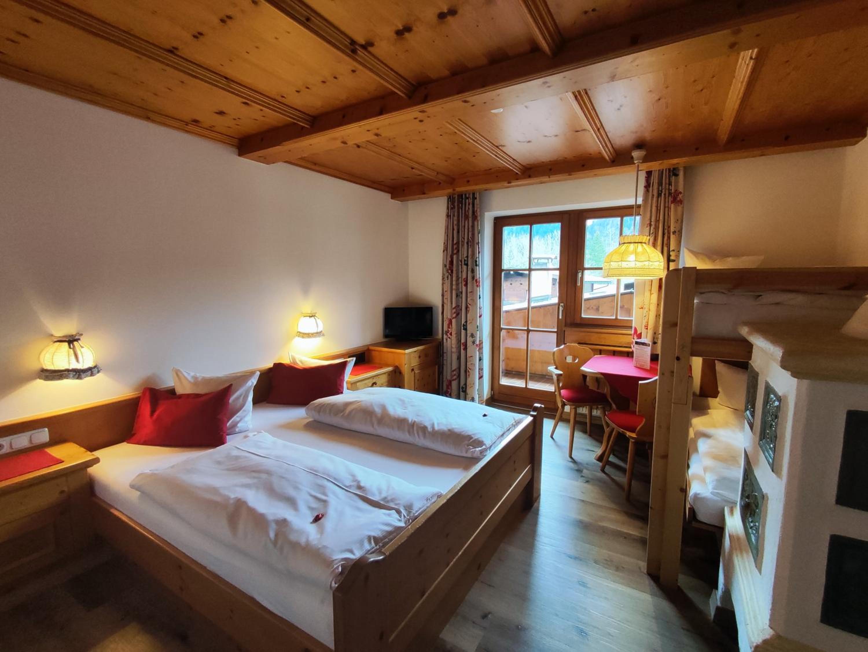 Comfort Quadruple Room with Bathroom - Photo 4