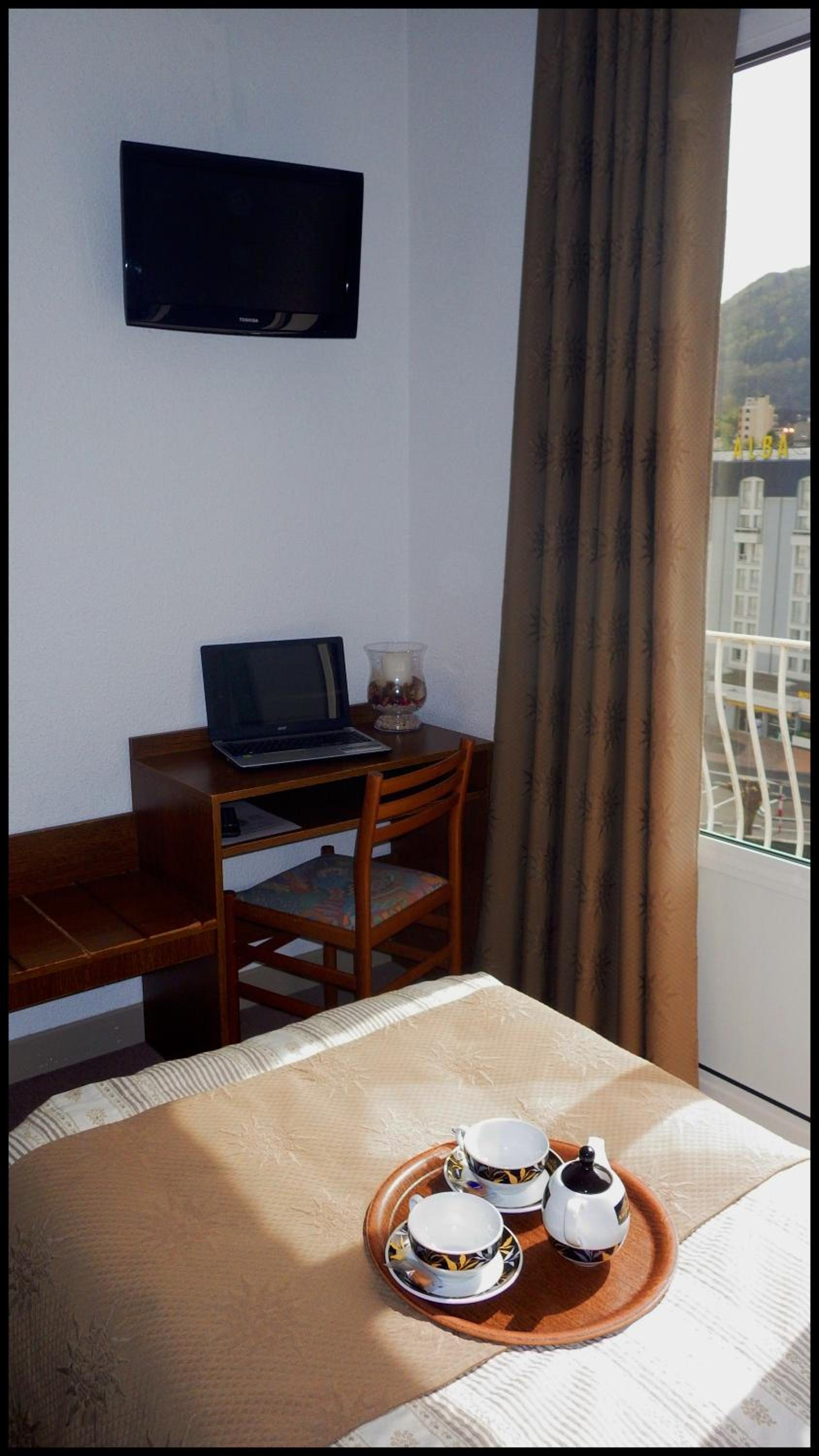 Twin Room with Patio View - Photo 5