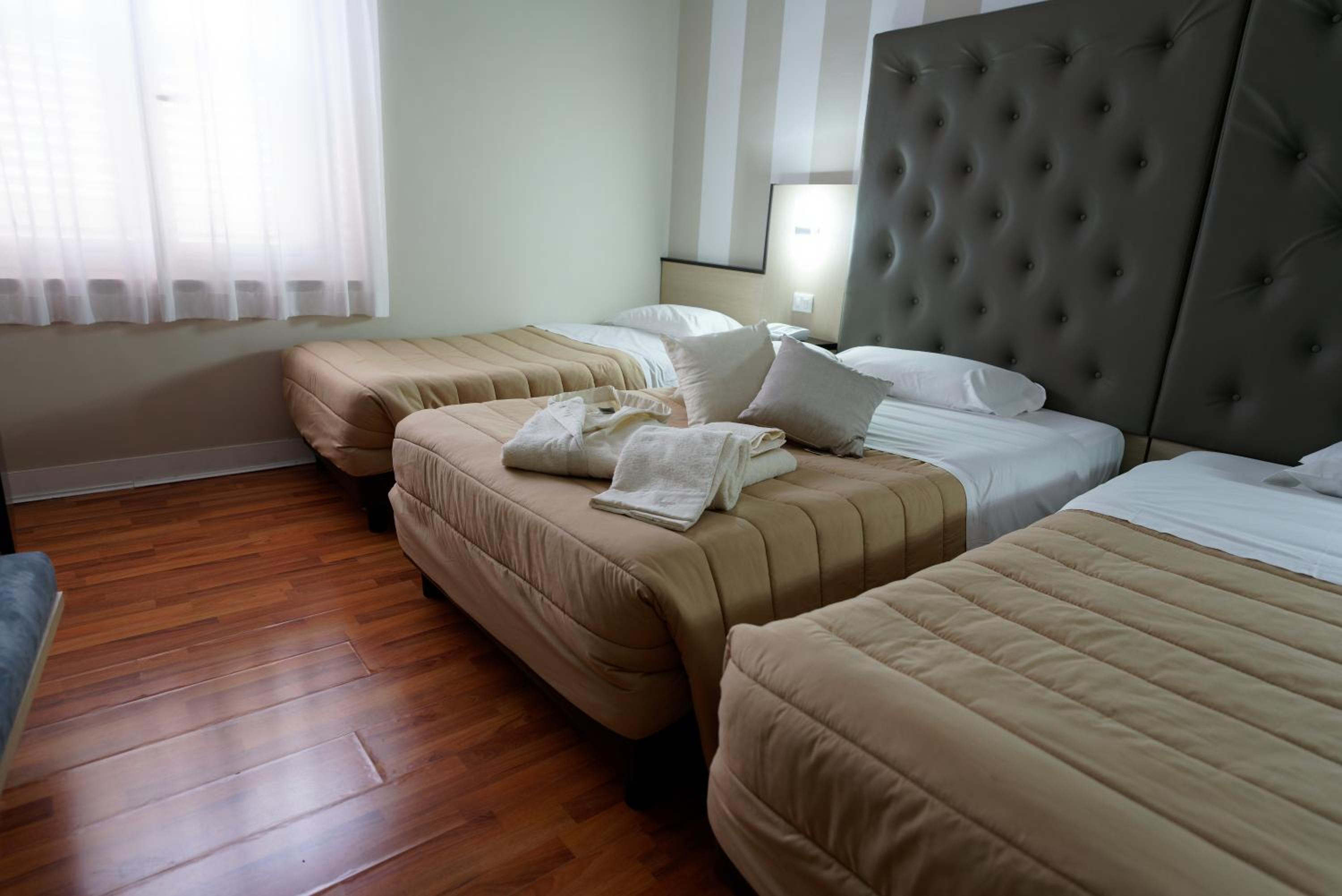 Family Room with Private Bathroom - Photo 3