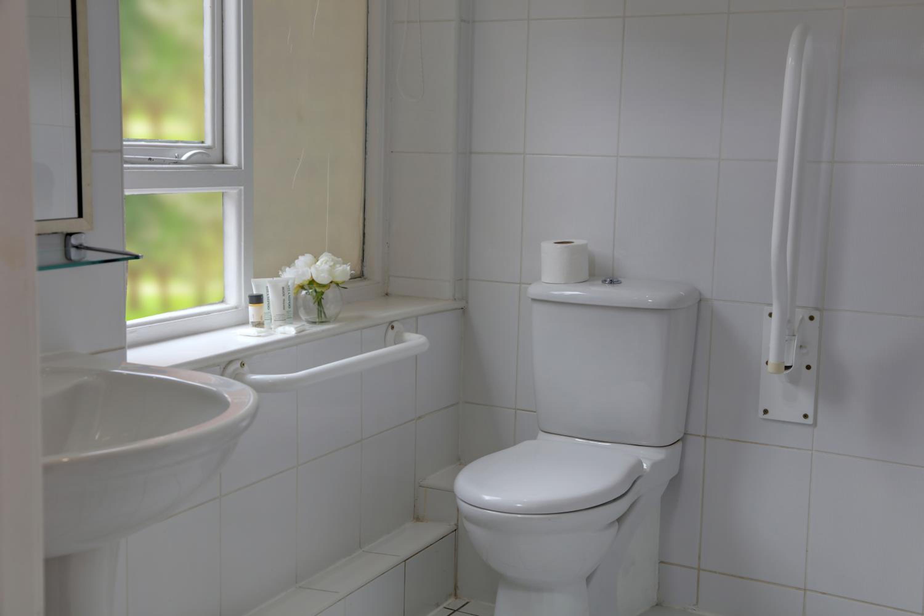 Double Room - Disability Access - Photo 8