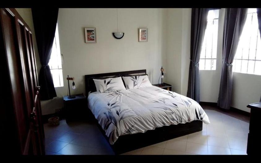 Three-Bedroom Apartment photo 2