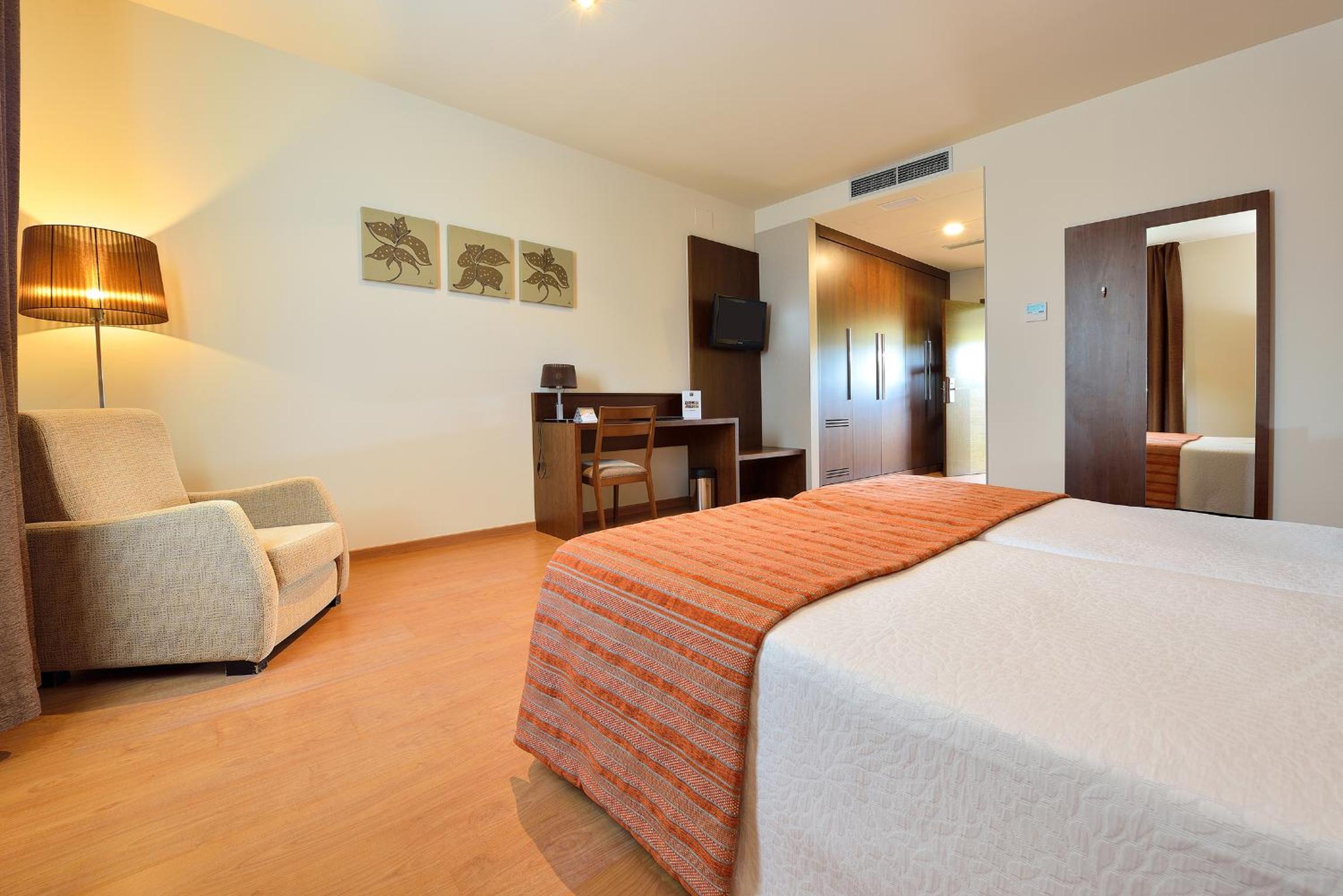 Double or Twin Room - Photo 1