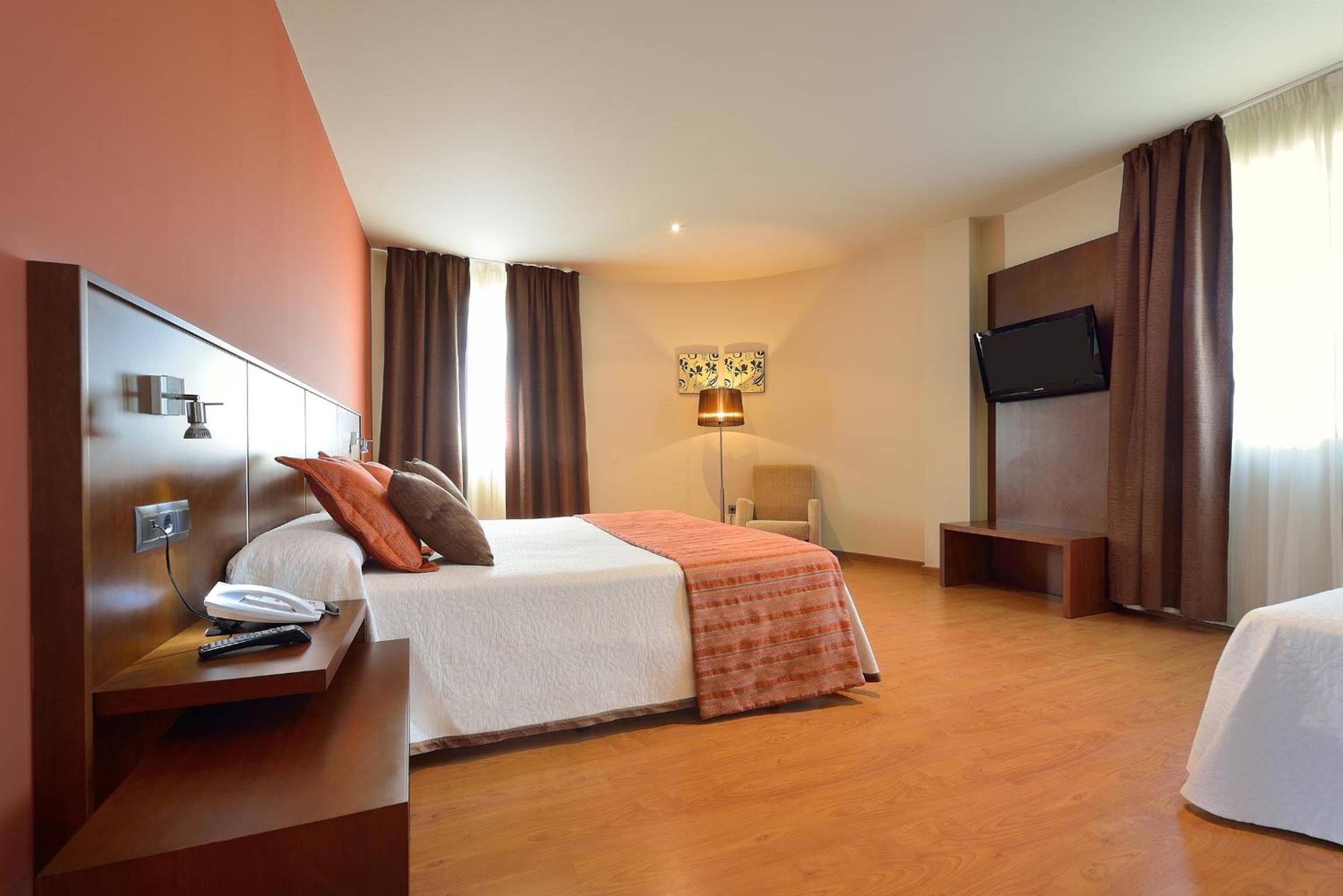 Junior Suite with Hot tub - Photo 1