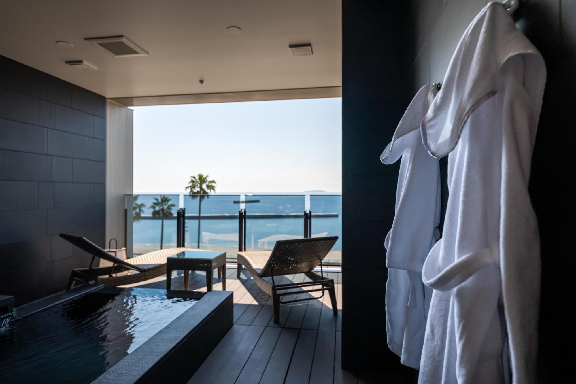 Deluxe Twin Room with Tatami Area and Open-Air Bath - Ocean View - Photo 8