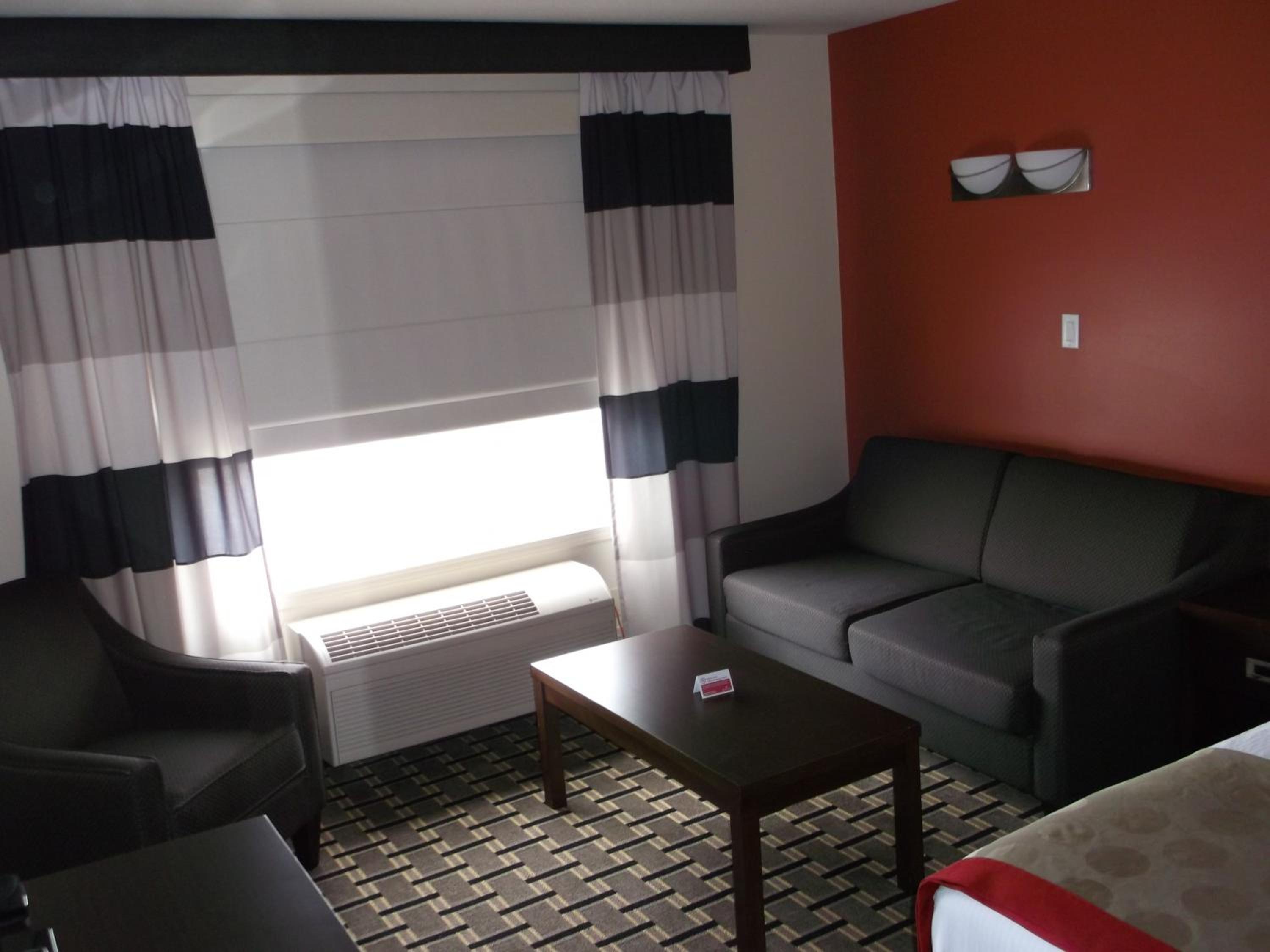 Queen Room - Non-Smoking photo 2