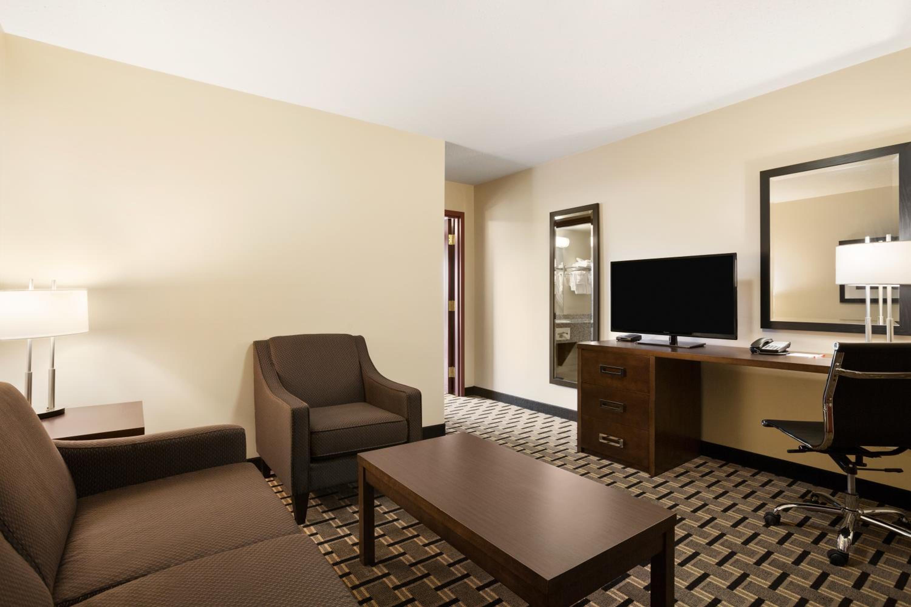 One-Bedroom Suite with Two Queen Beds - Non-Smoking photo 2