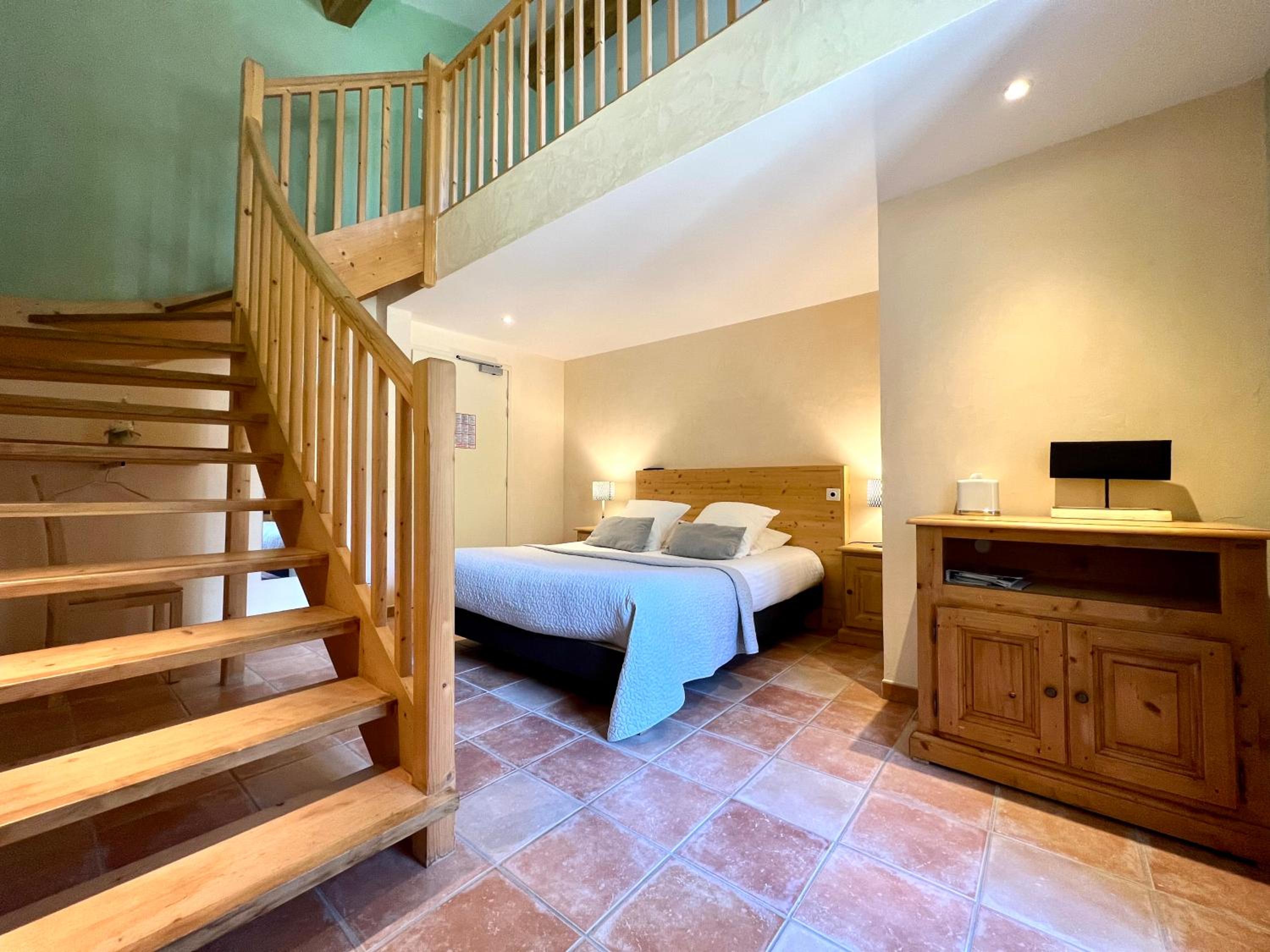 Family Room with Mezzanine (4 guests) - Photo 7