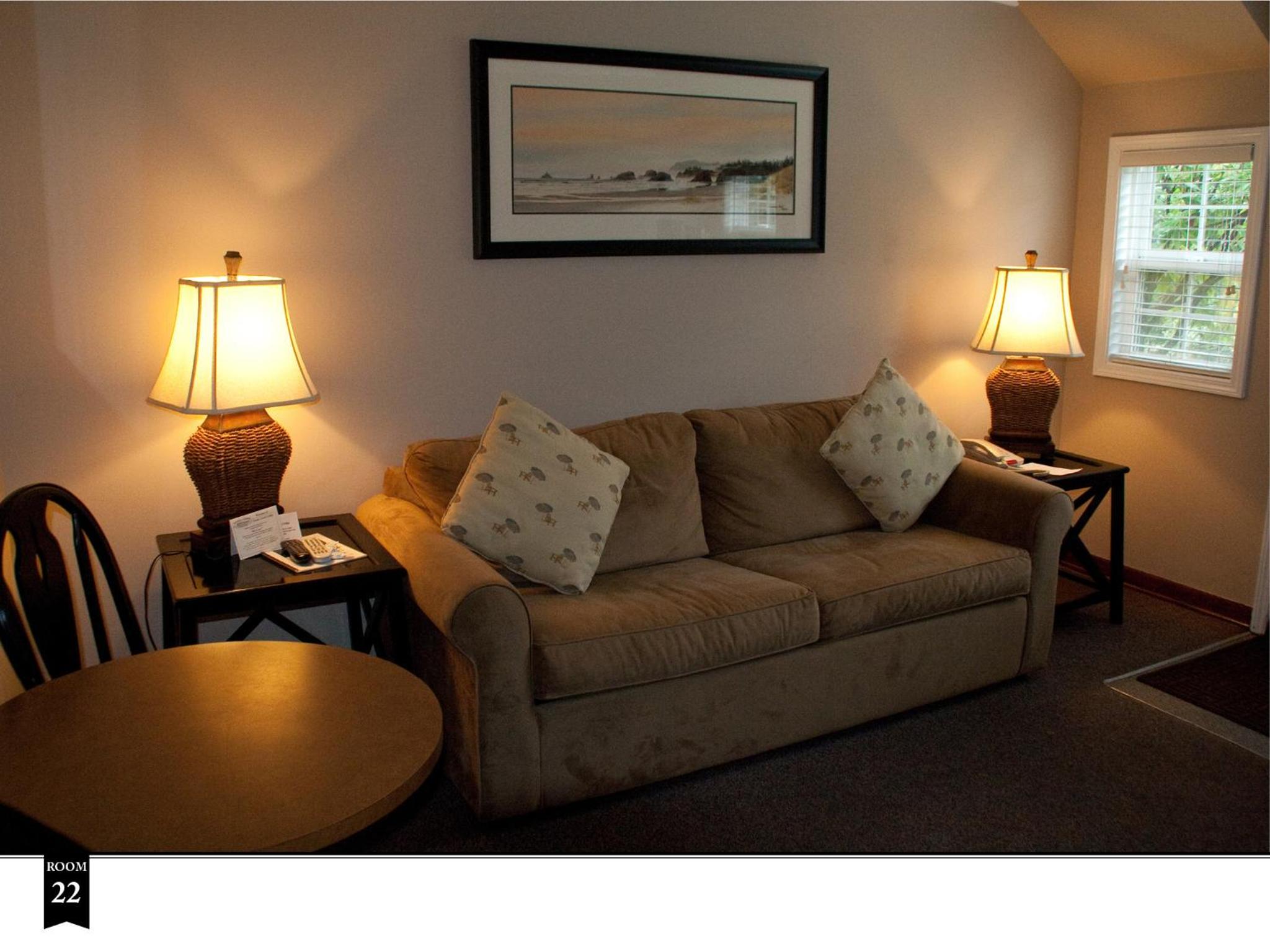 Queen Suite #22 (pet-friendly) photo 3