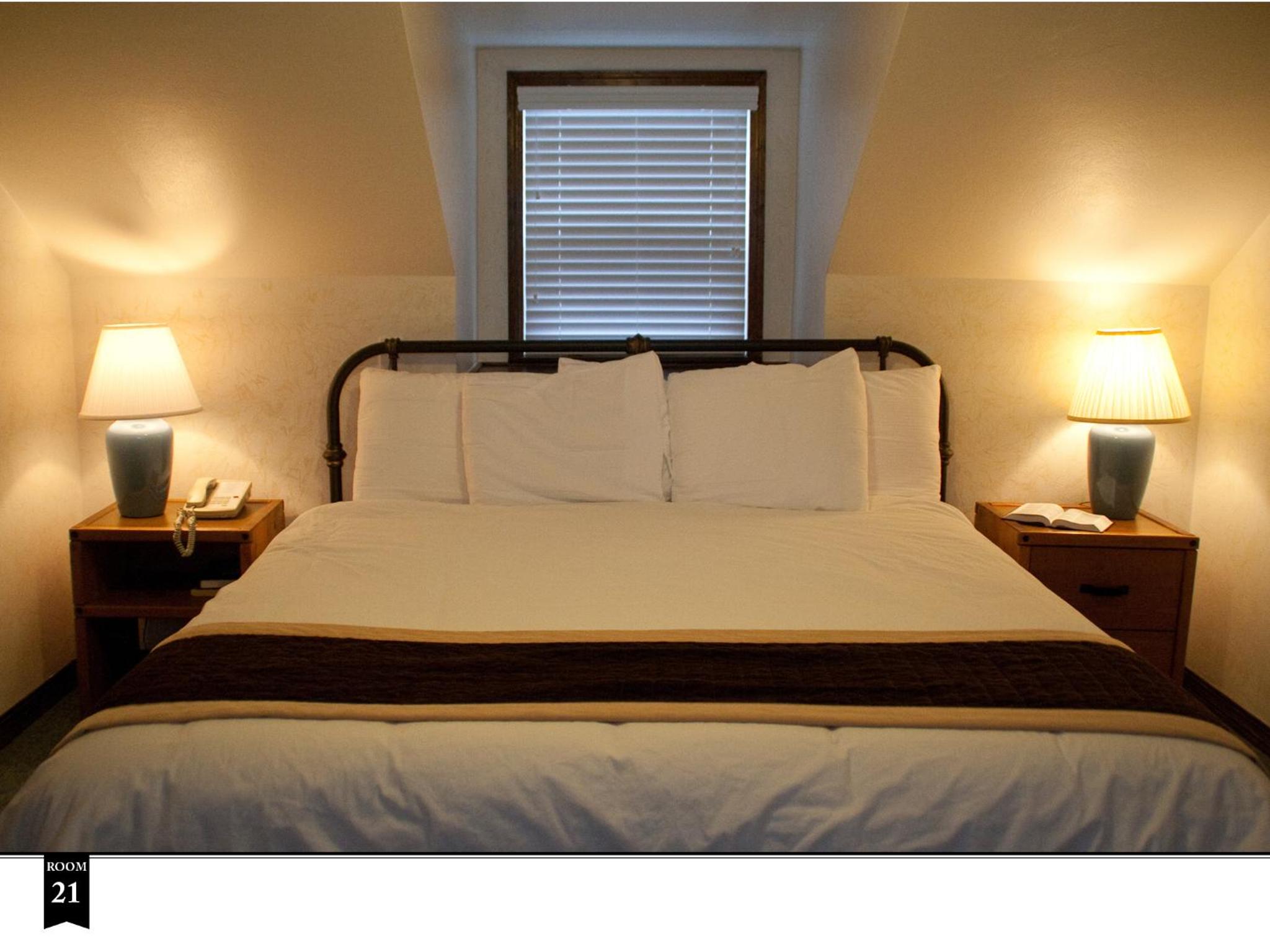 King Suite #21 (non-pet-friendly) photo 2