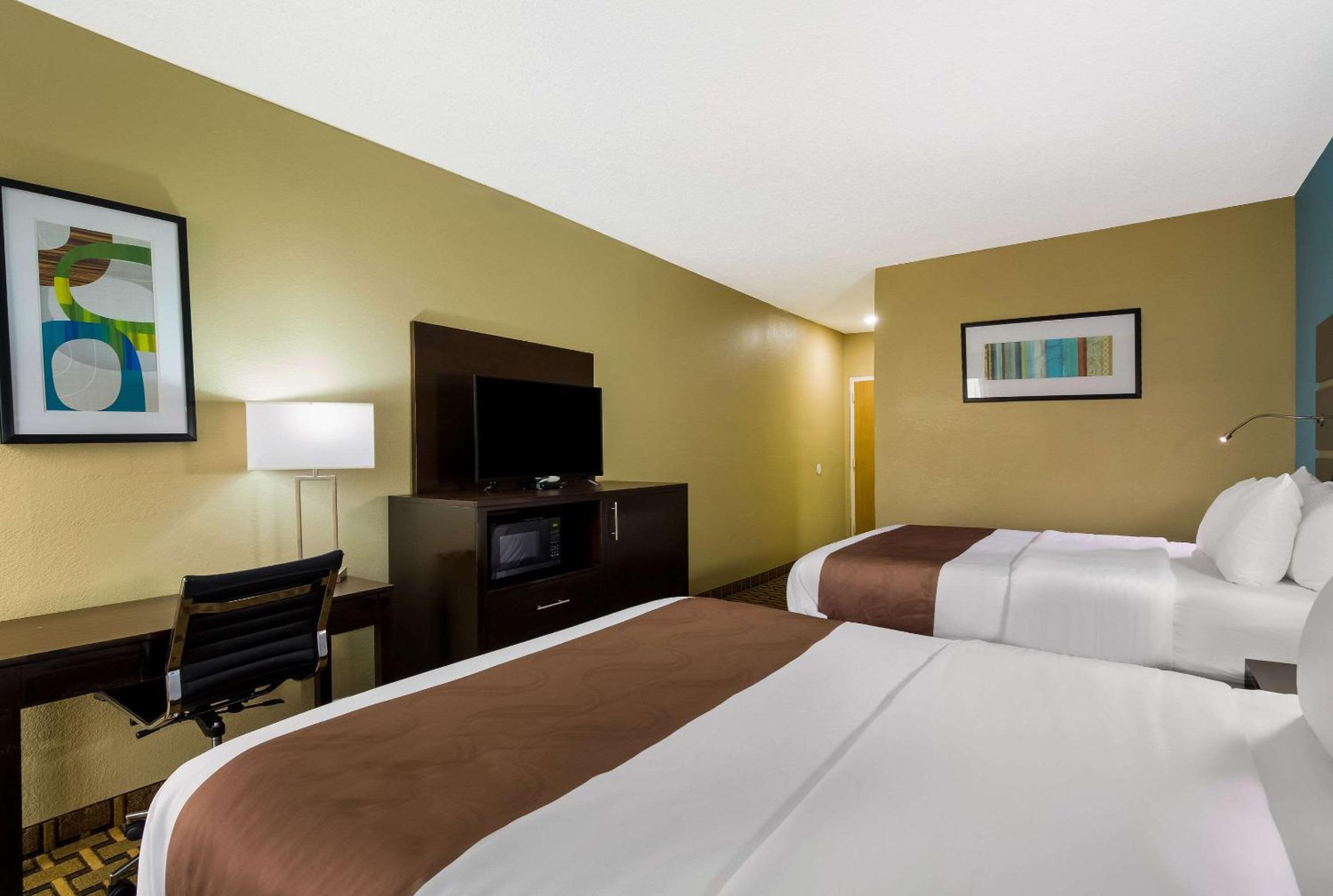 Queen Room with Two Queen Beds - Non-Smoking - Photo 1