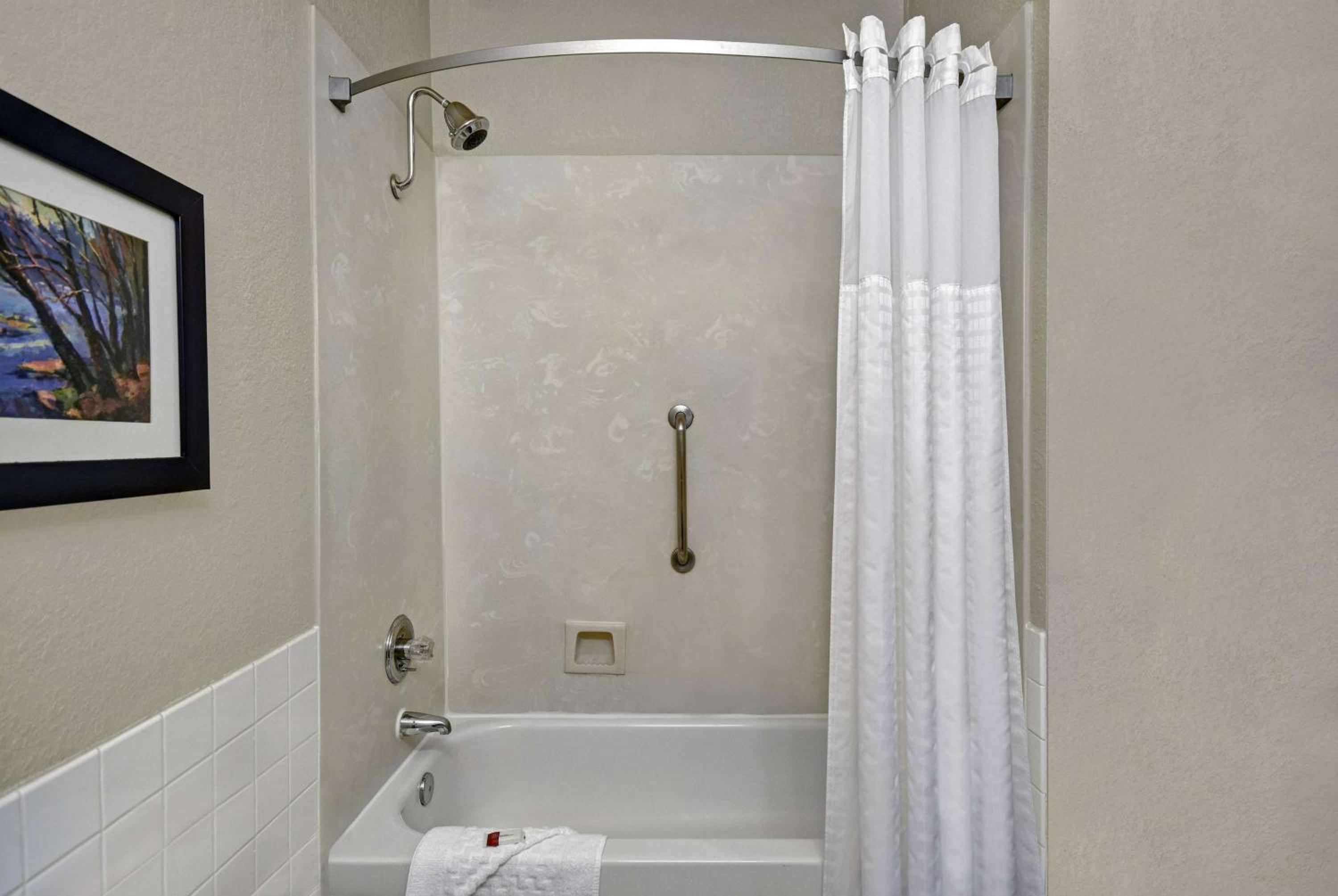 King Room - Disability Access - Non-Smoking - Photo 10