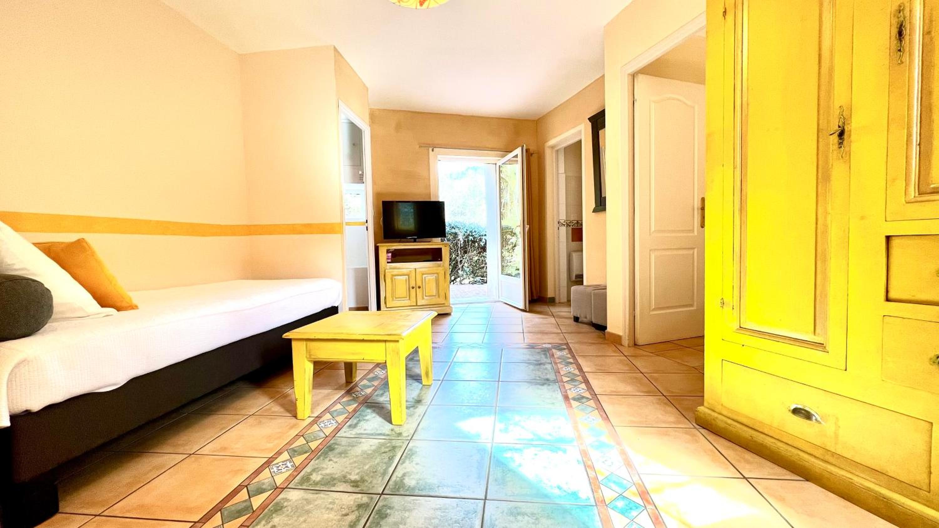 Superior Room with living room and terrace - Photo 5