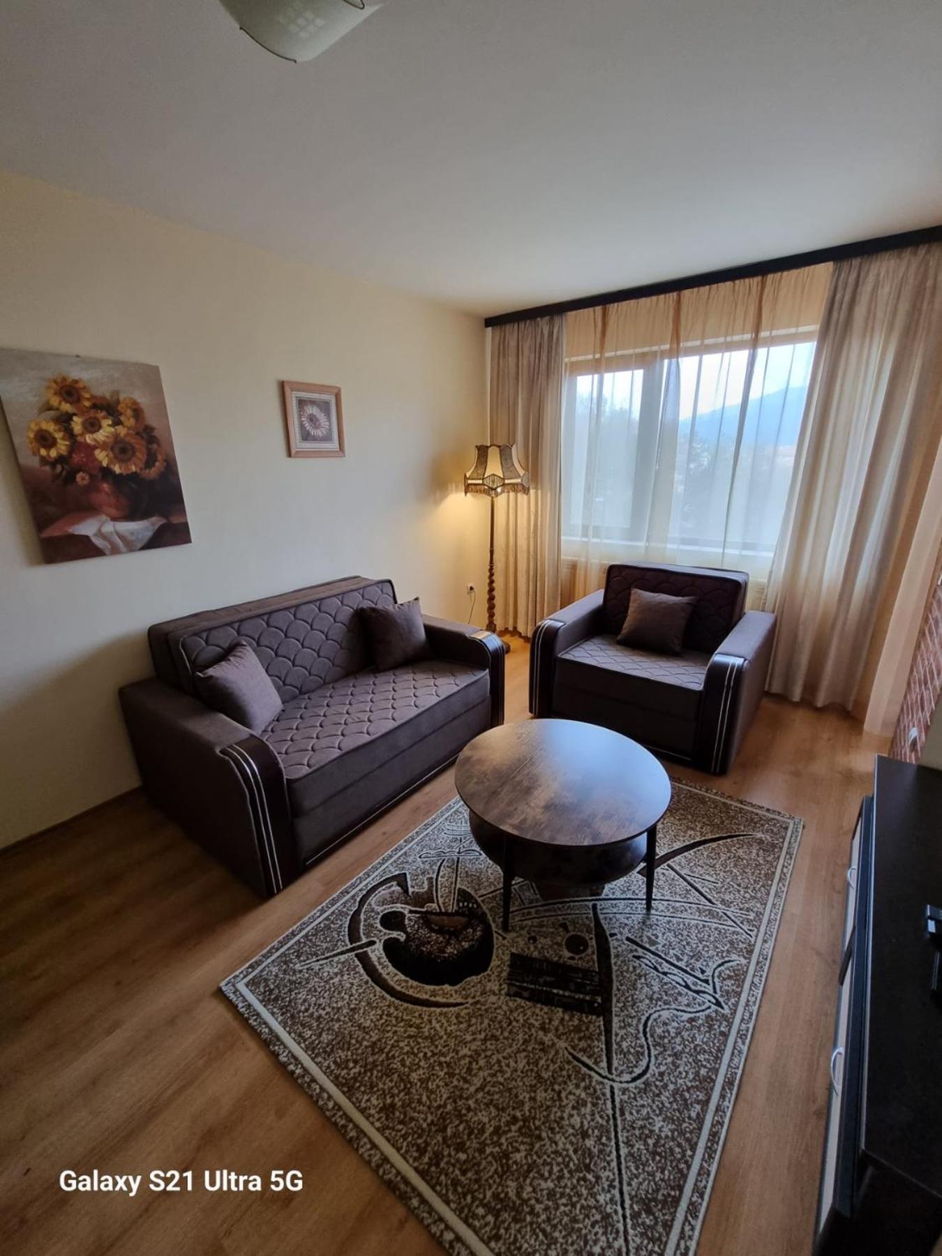 Apartment with Balcony photo 3