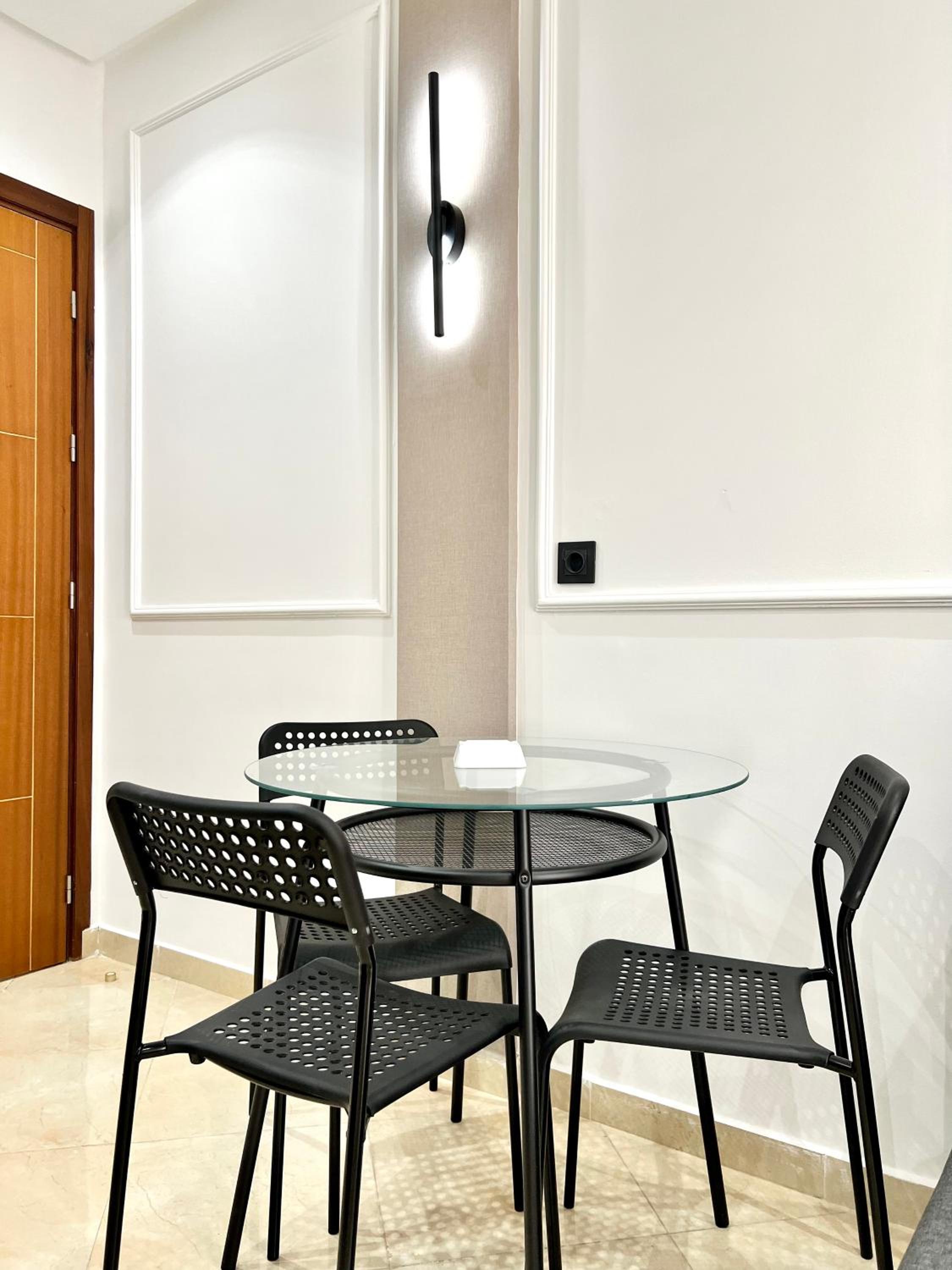 One-Bedroom Apartment - Photo 6