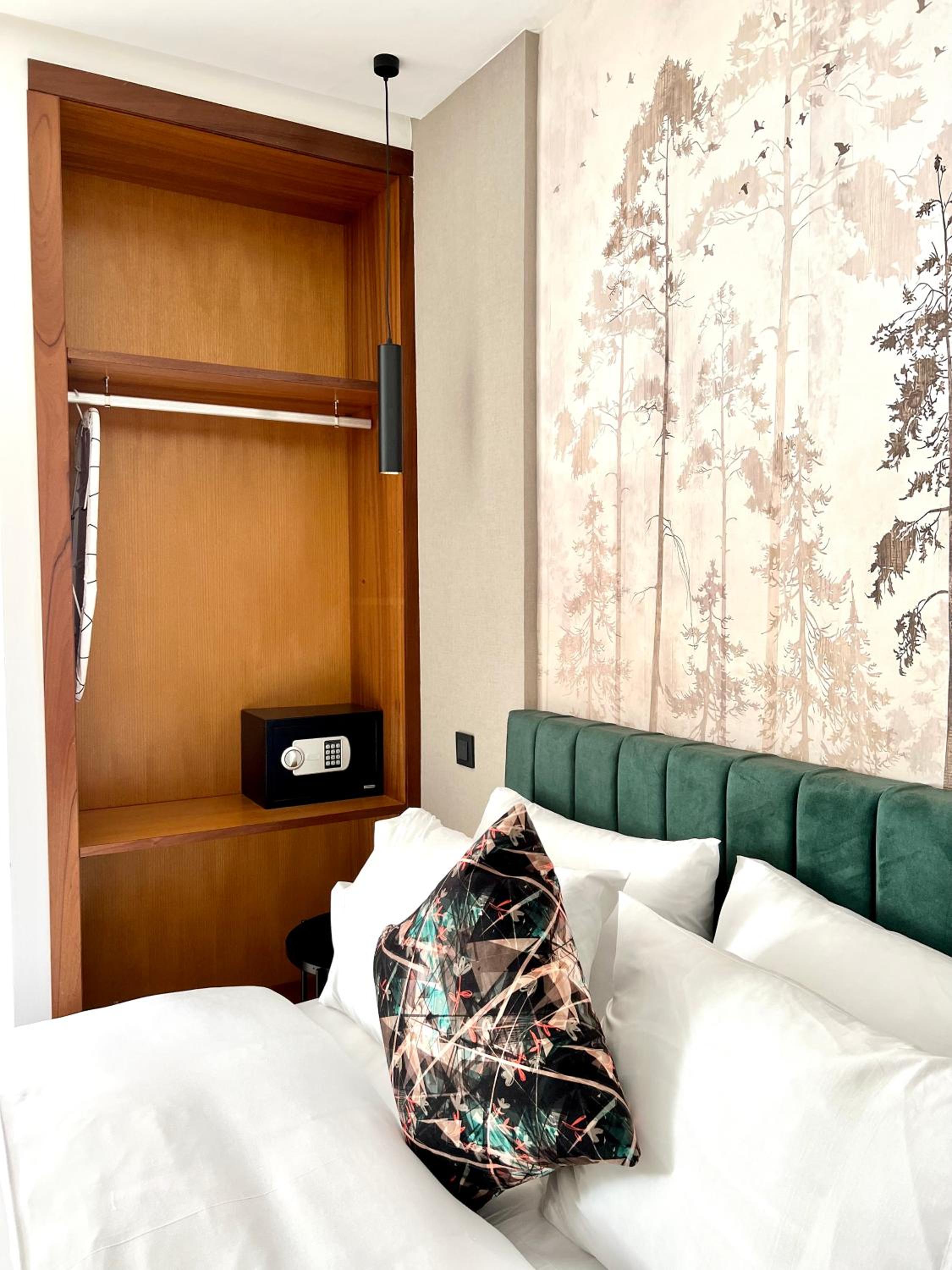 One-Bedroom Apartment - Photo 11