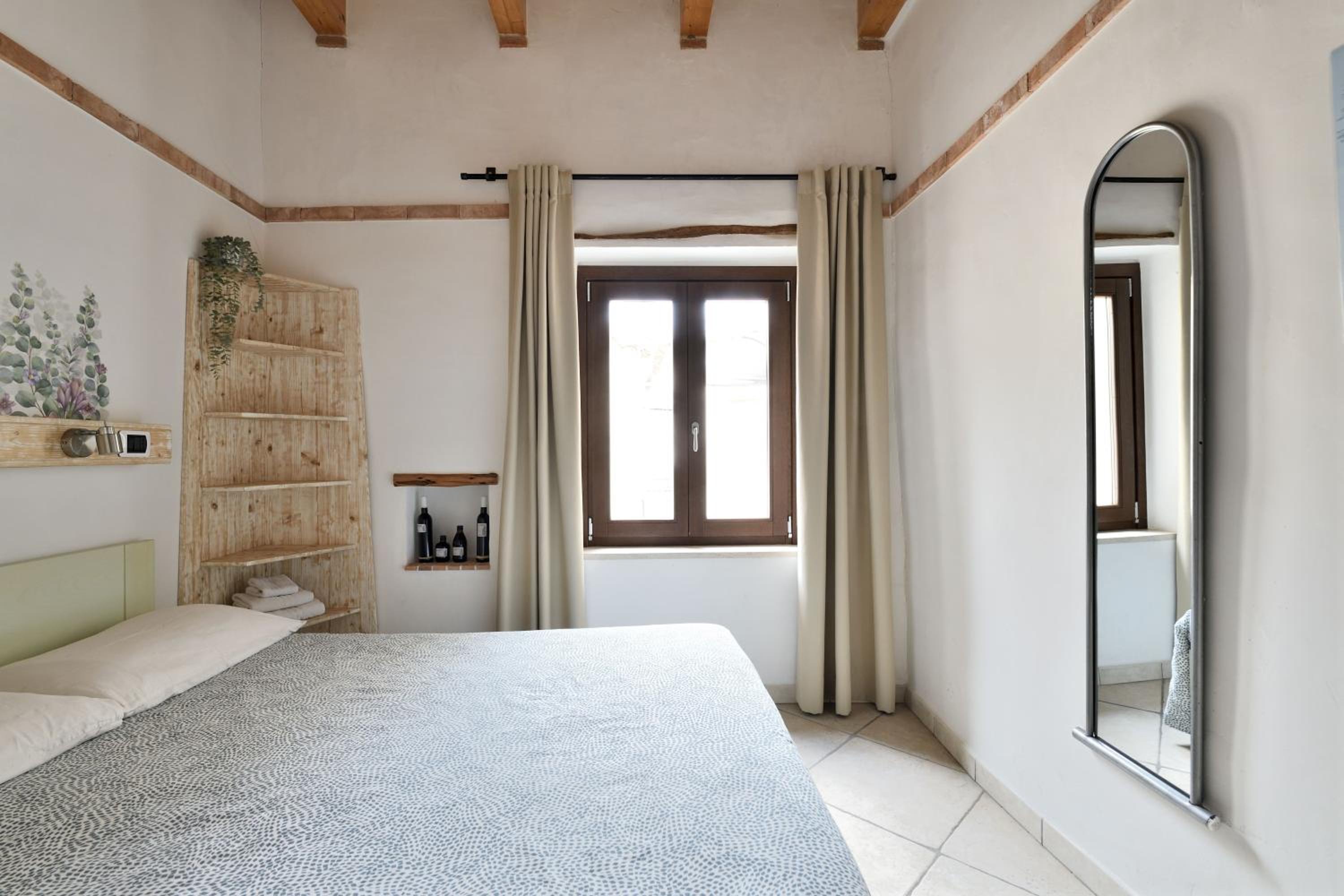 Double Room with Shared Bathroom photo 3