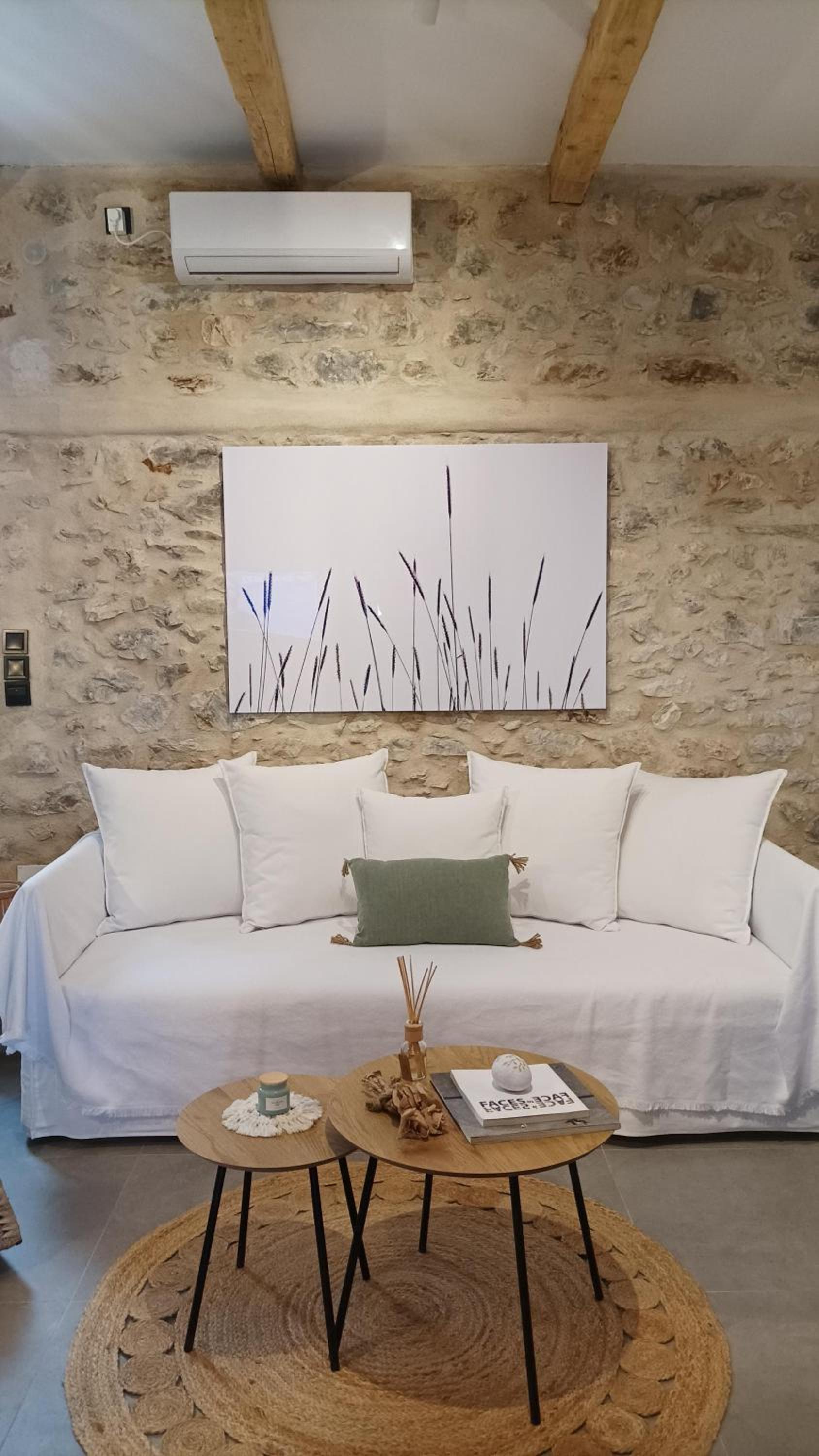 One-Bedroom House photo 1