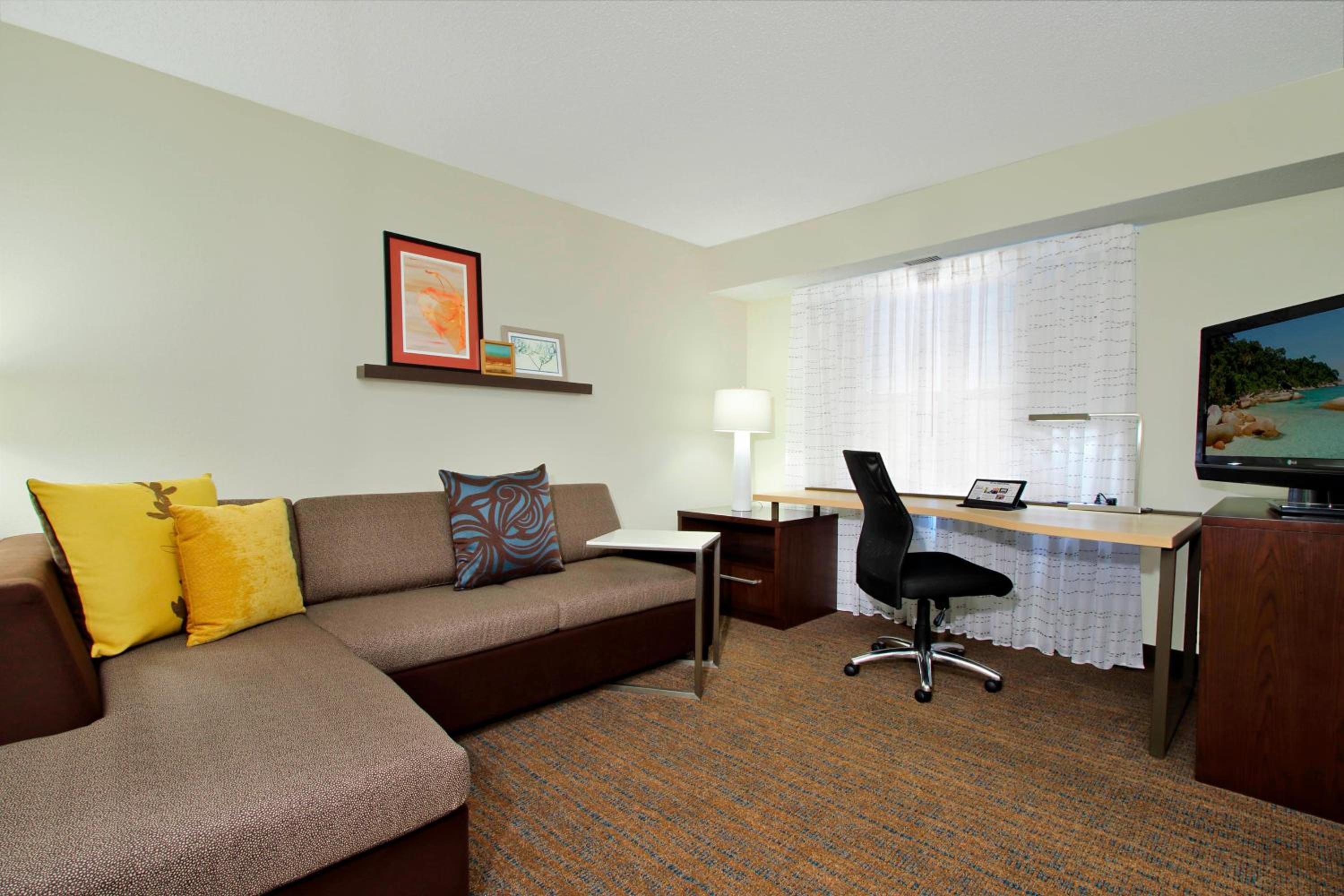 One-Bedroom Queen Suite photo 1