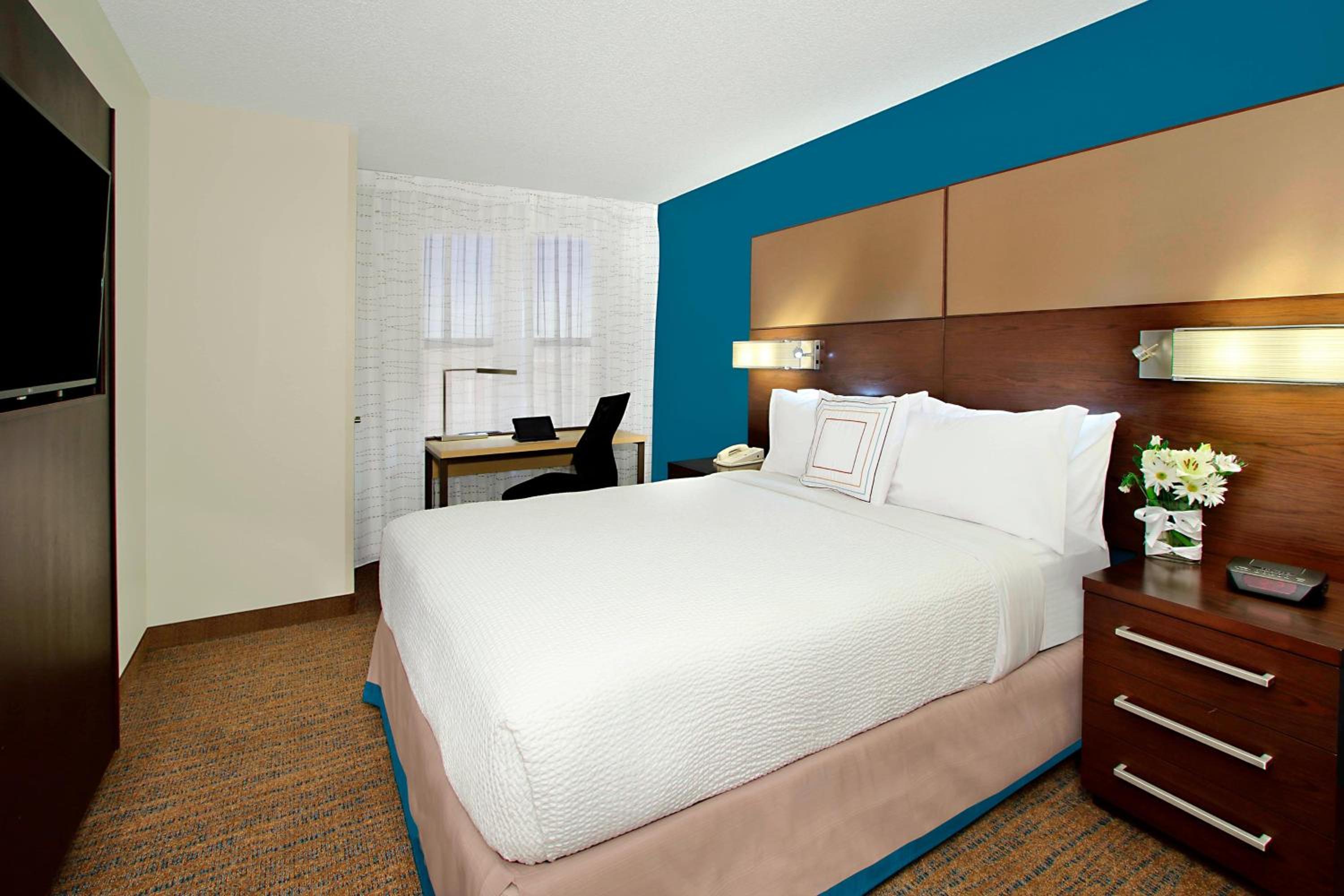 Two-Bedroom Queen Suite - Photo 4