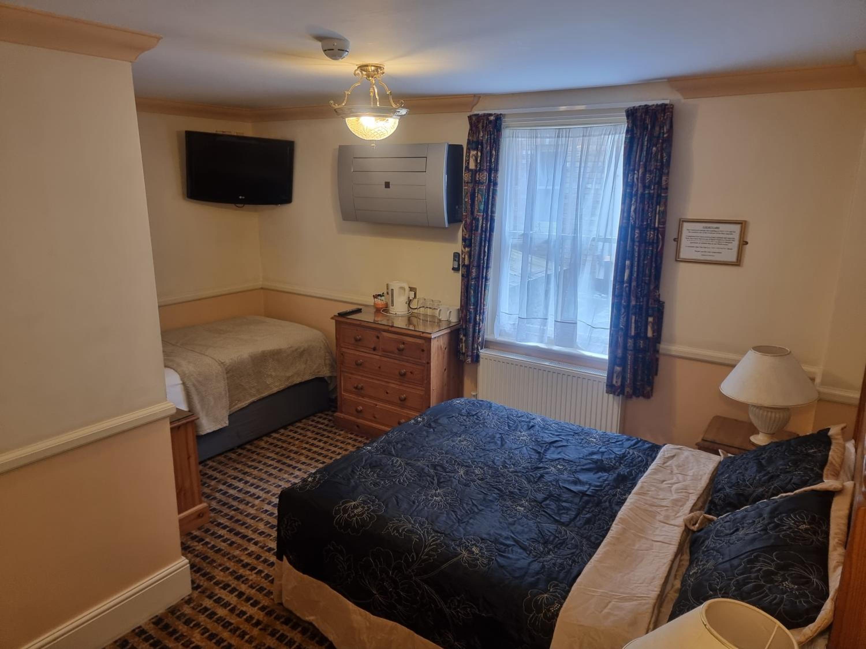 Family Room - Photo 4