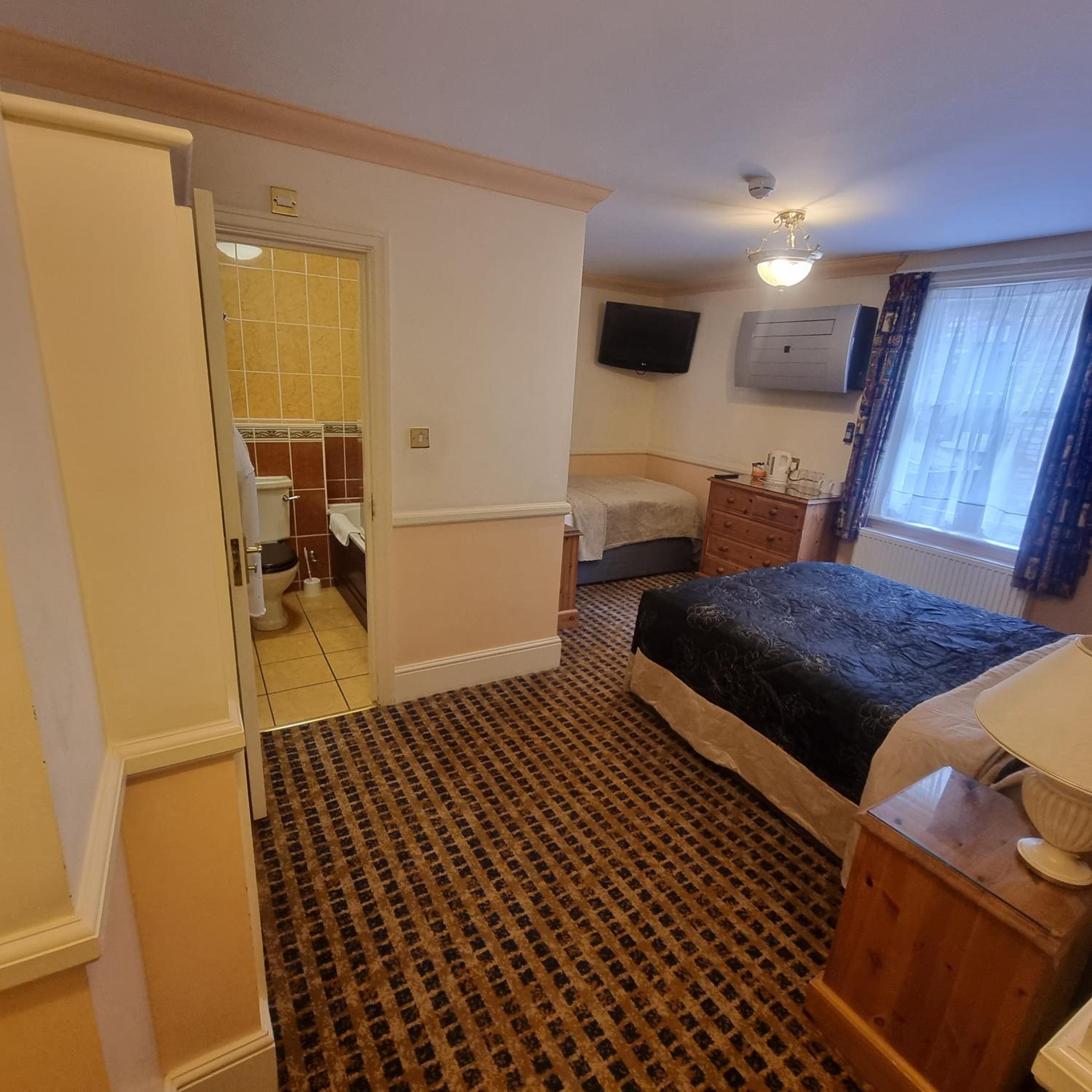 Family Room - Photo 3