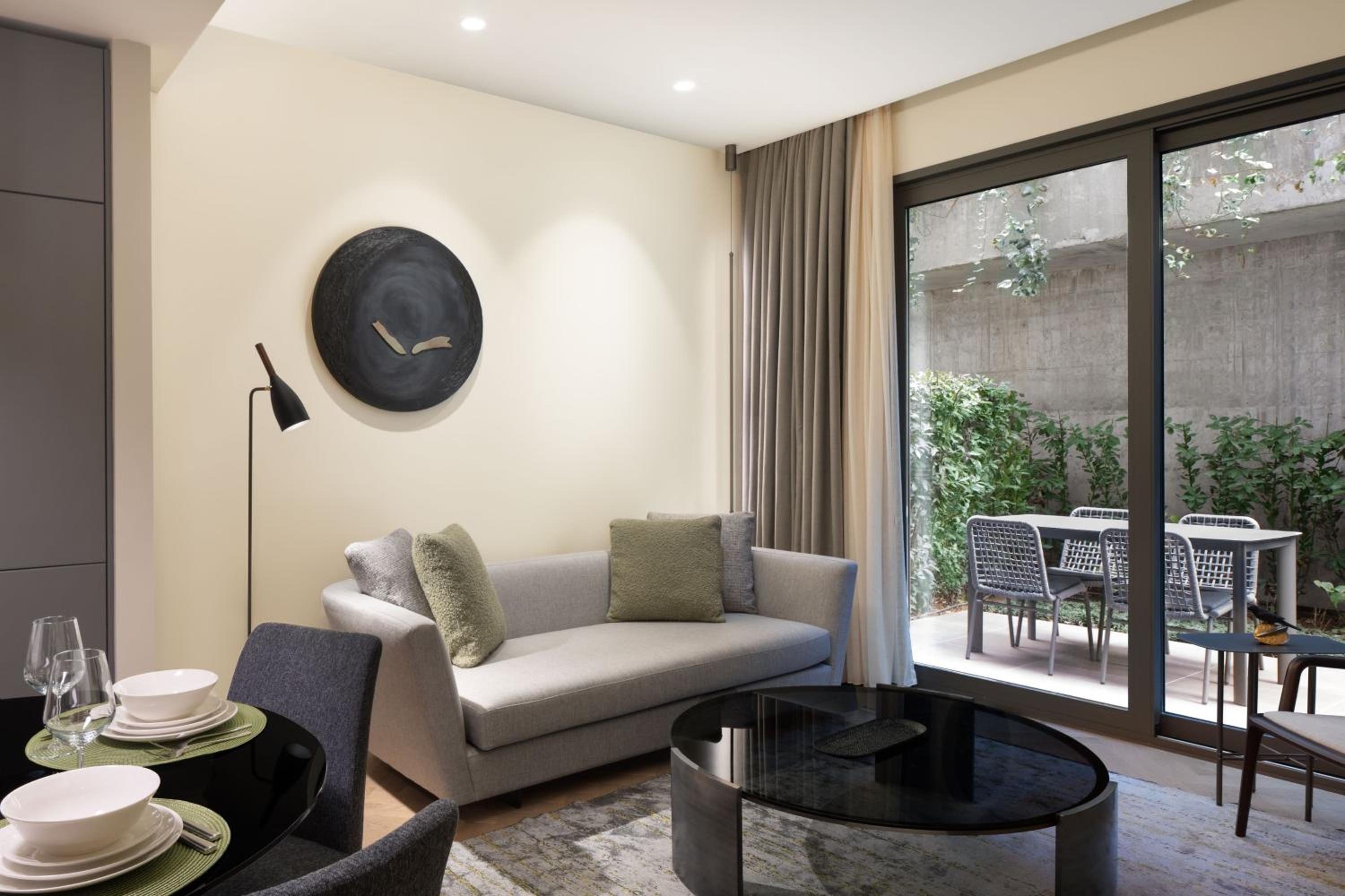 One Bedroom Deluxe Apartment with Garden Access or Terrace and City View