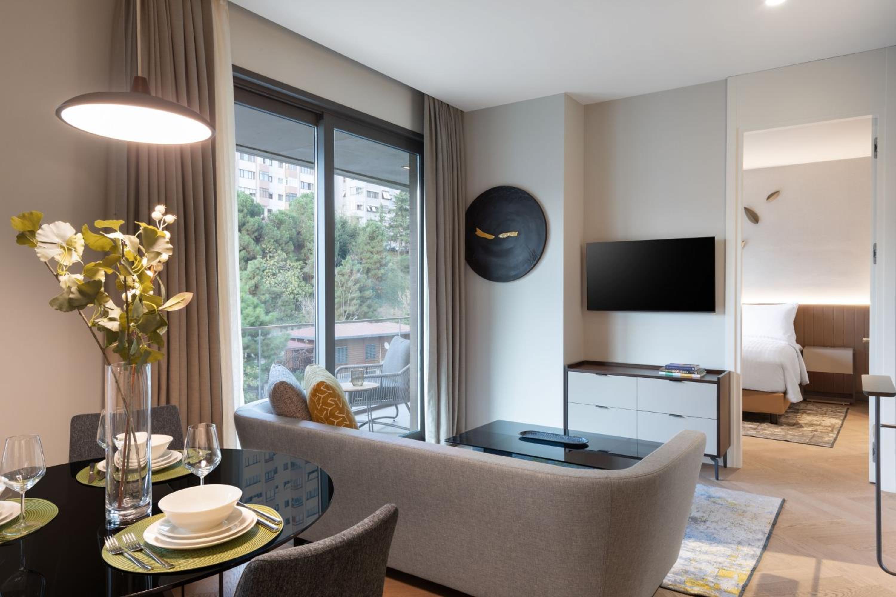One Bedroom Deluxe Apartment with Garden Access or Terrace and City View