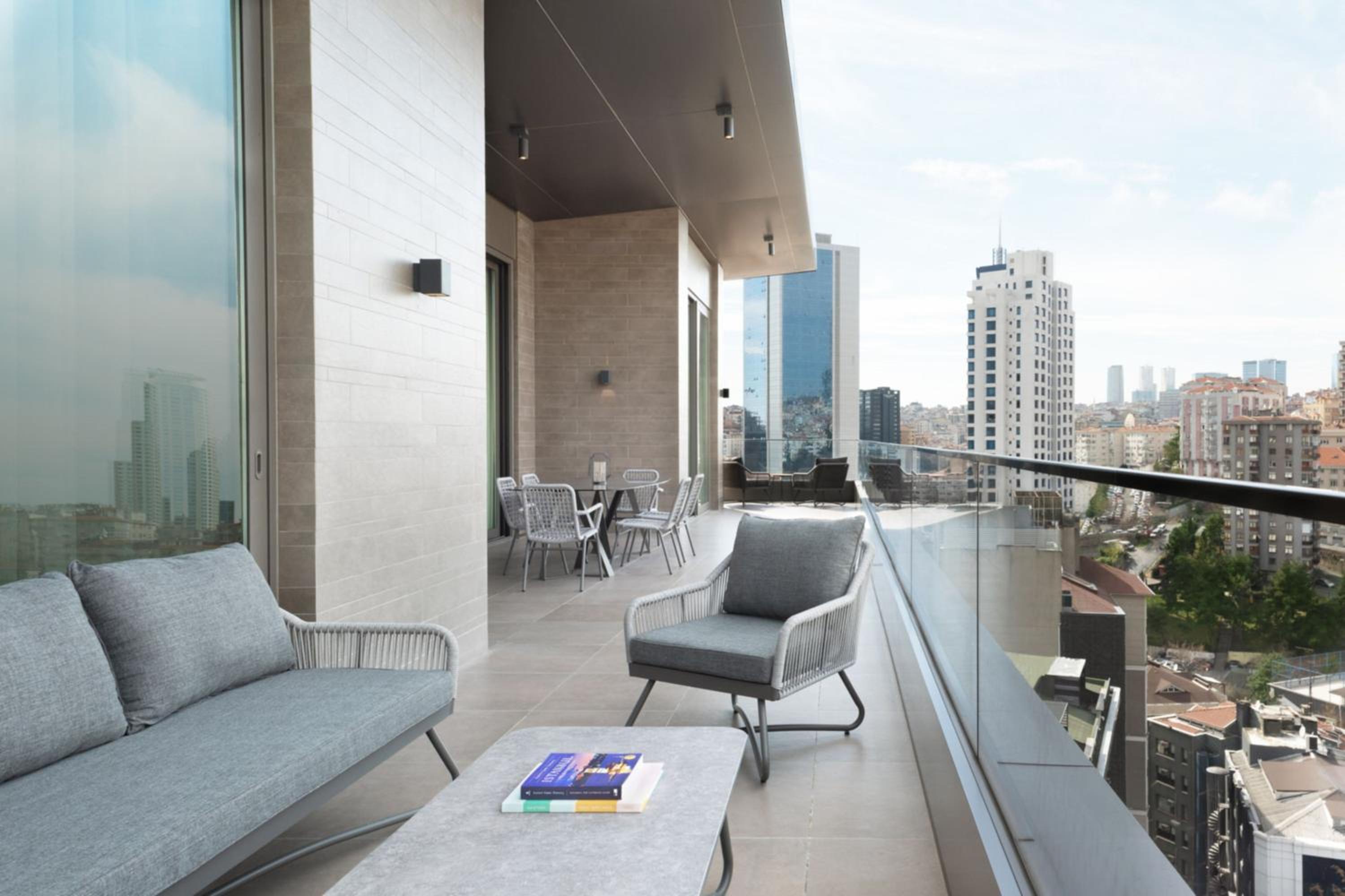 5 Bedroom Penthouse Apartment, City view, Corner room, Roof Top Terrace