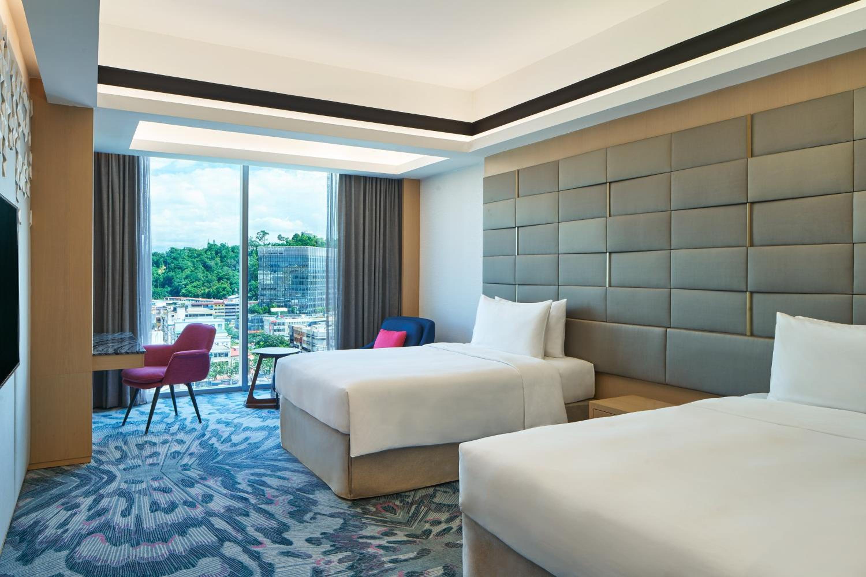2 Twin Bed with City View - Club Lounge Access thumbnail 6