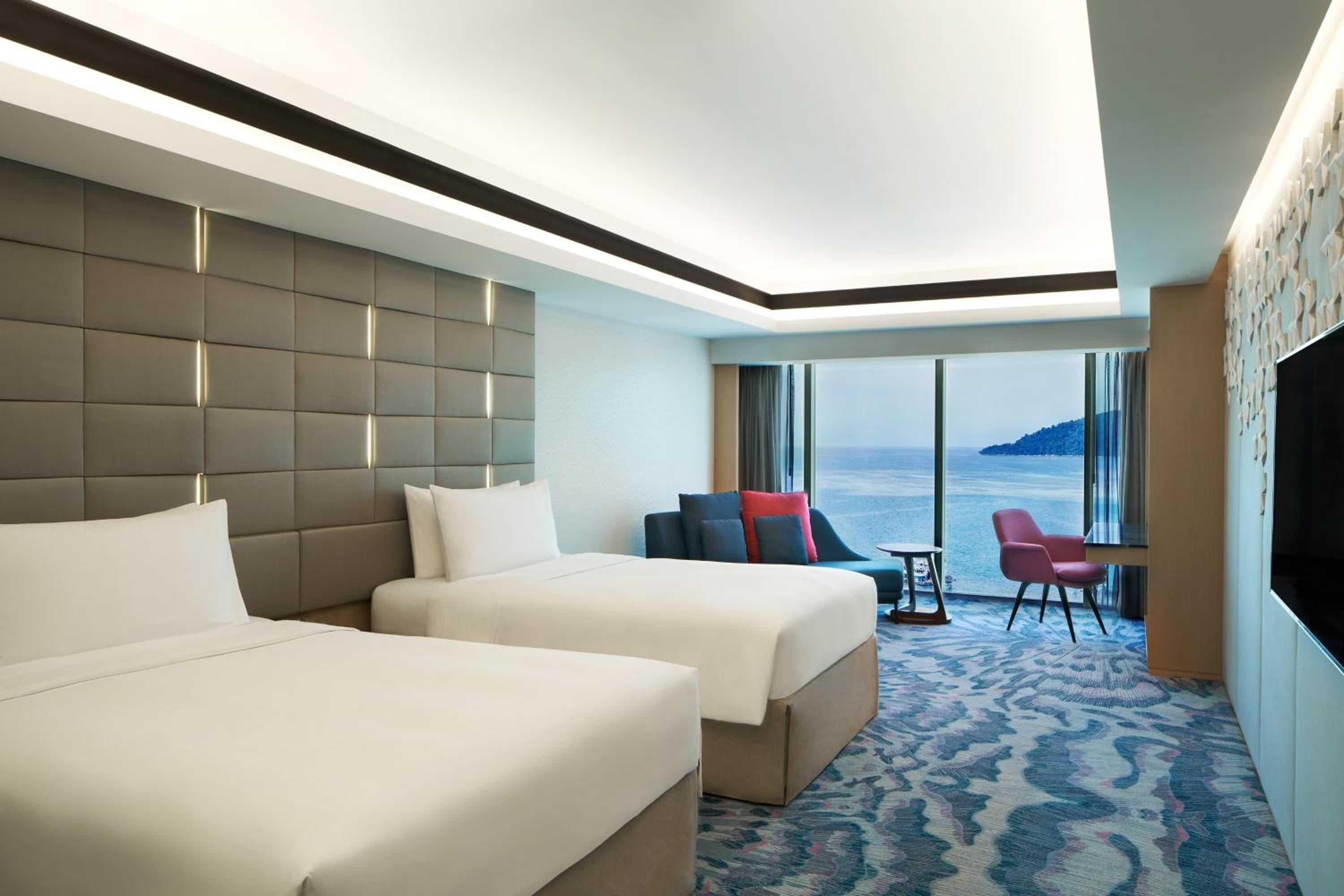 2 Twin Bed with Seaview – Club Lounge Access thumbnail 6