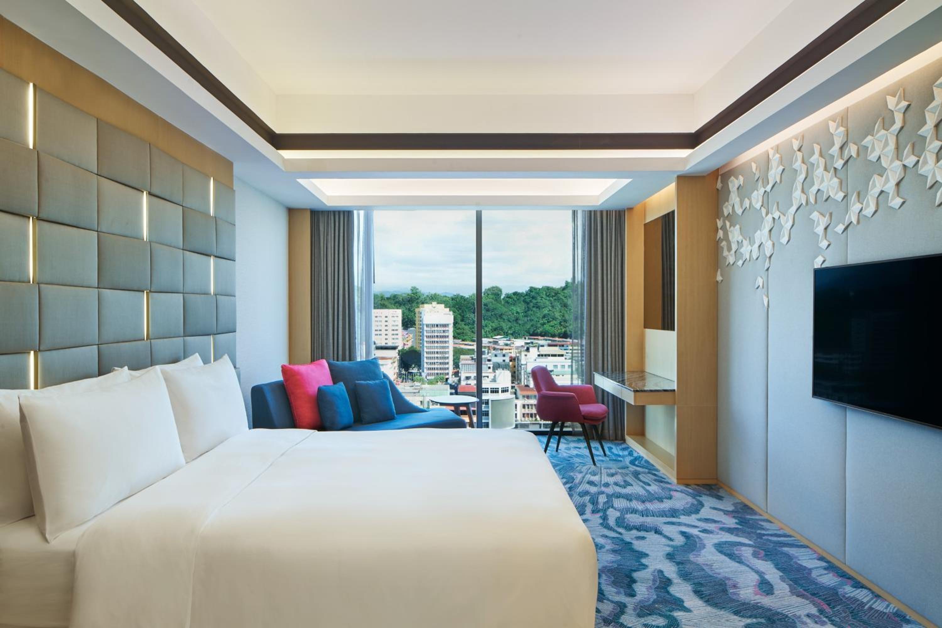One-Bedroom Suite - Club Lounge Access