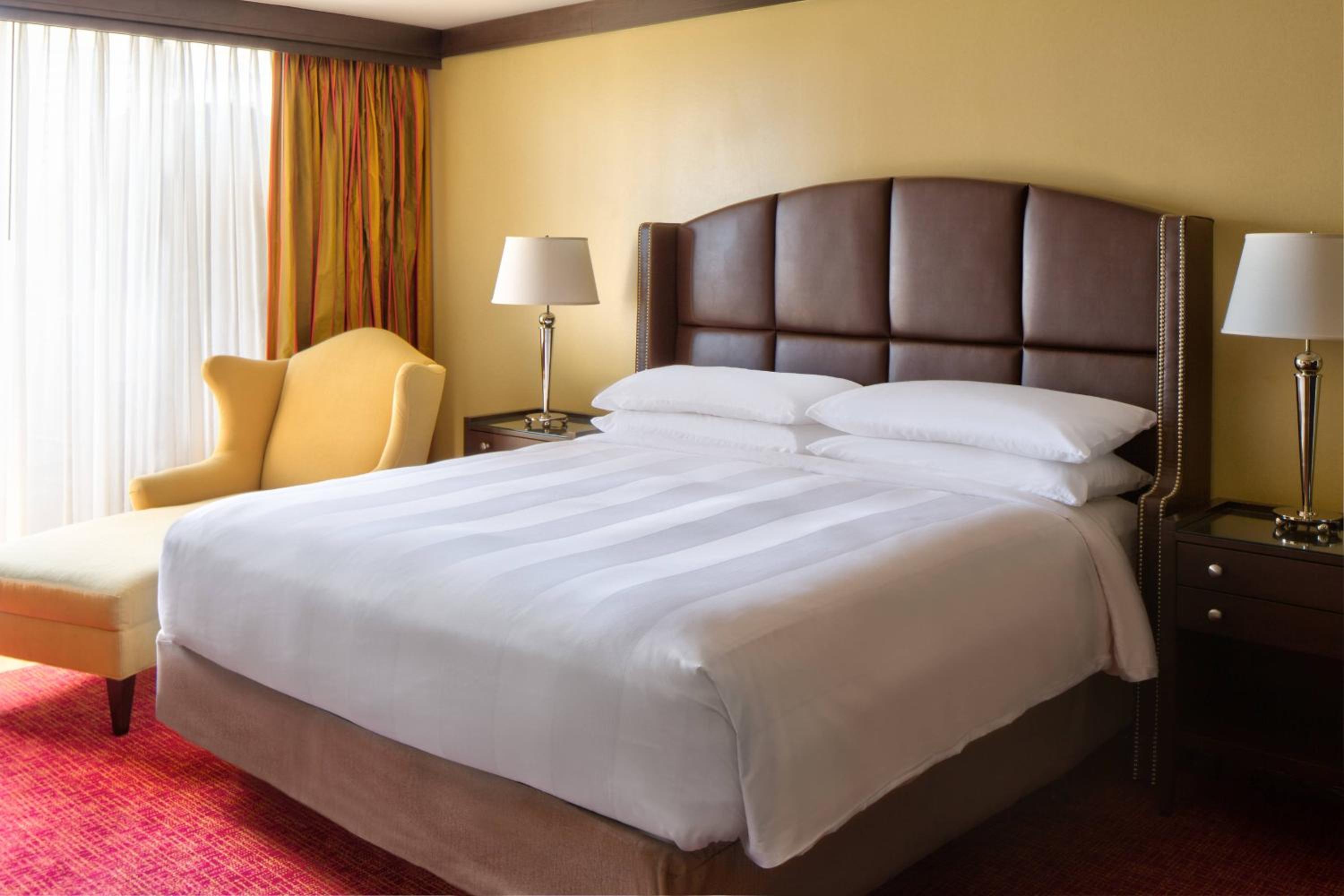 King Room - Non-Smoking - Photo 7
