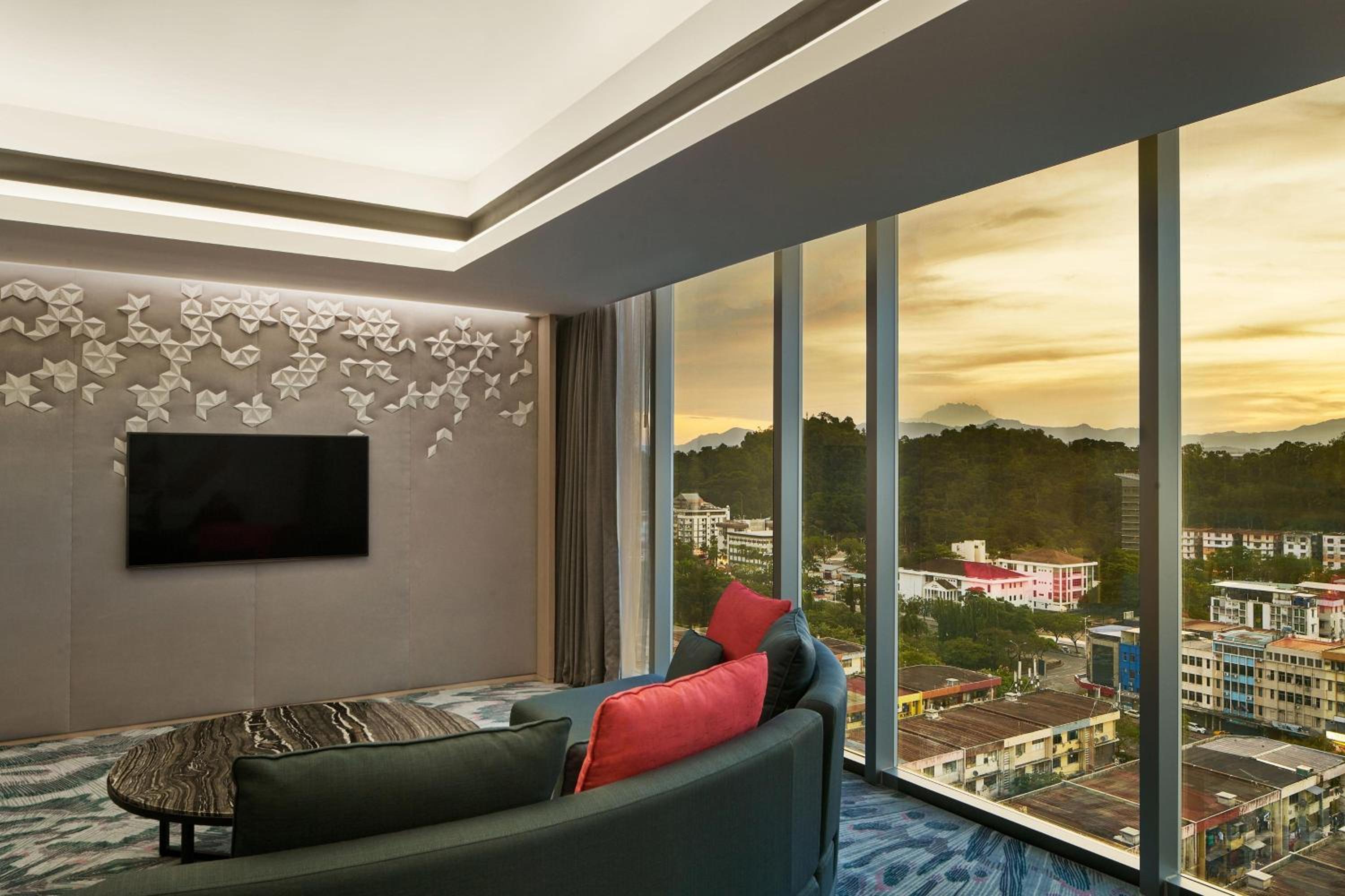 One-Bedroom Suite - Club Lounge Access