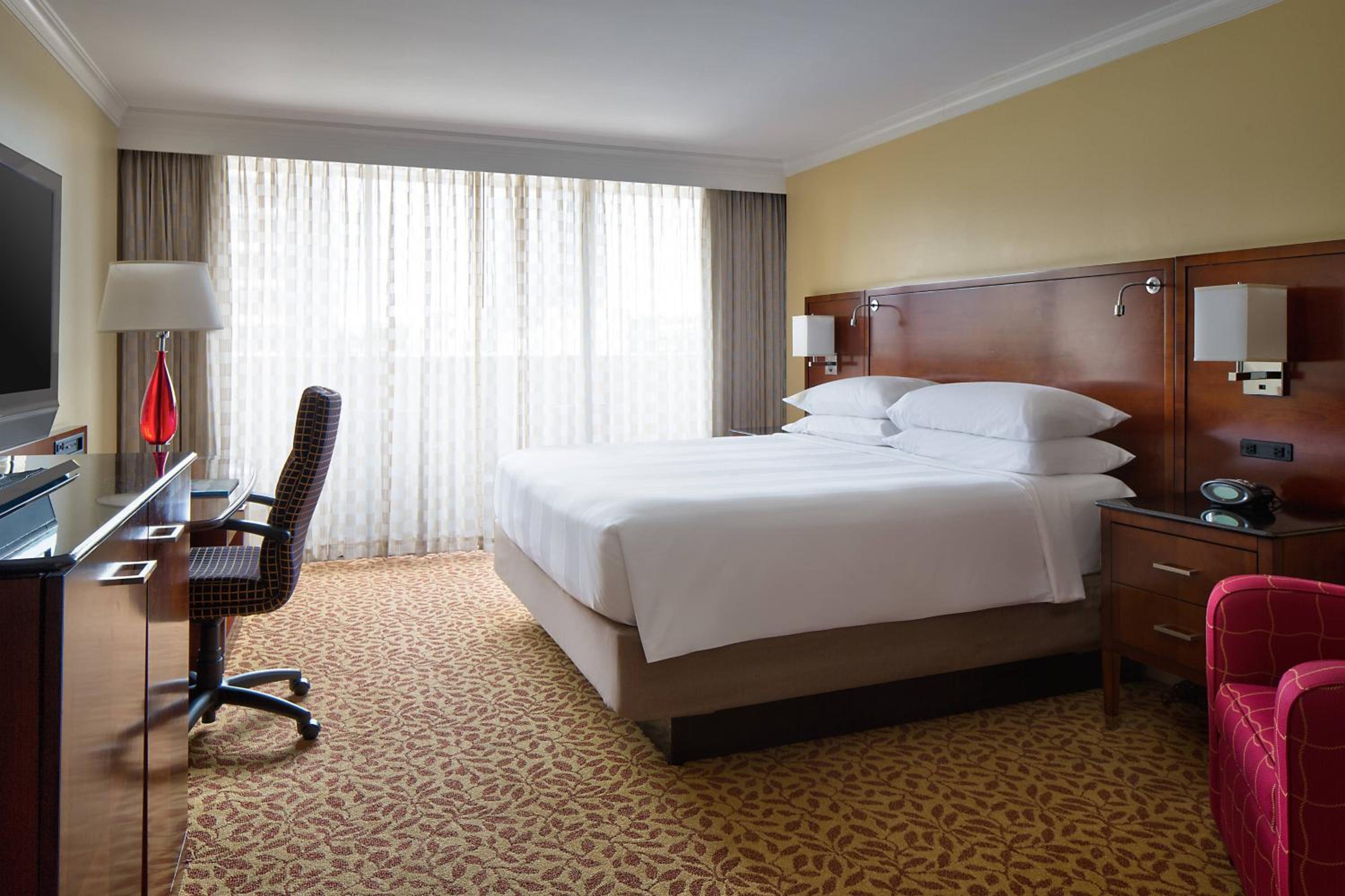 King Room - Non-Smoking - Photo 3