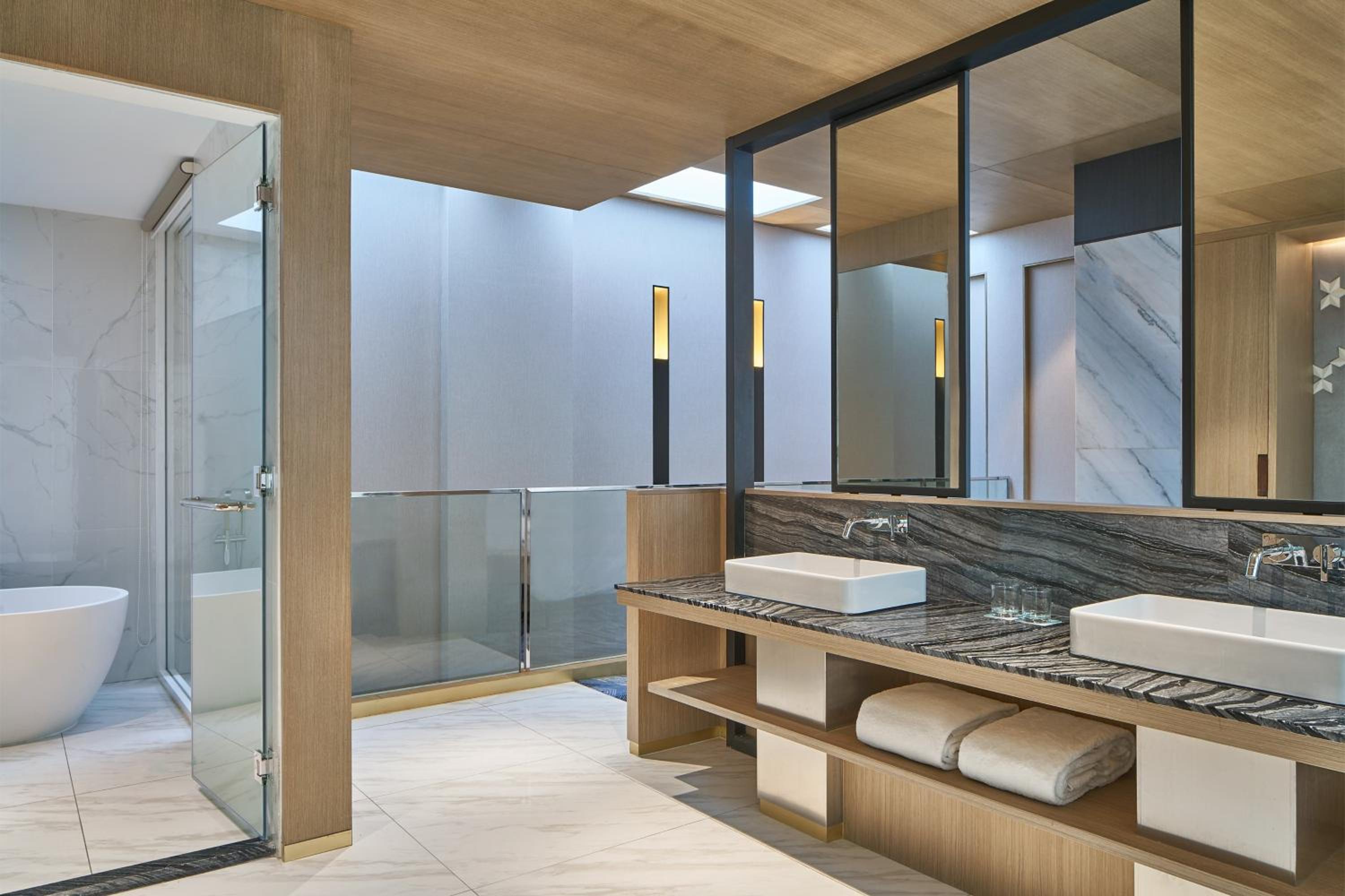 One-Bedroom Bi-Level King Suite - Club Lounge Access ( Loft with no windows )