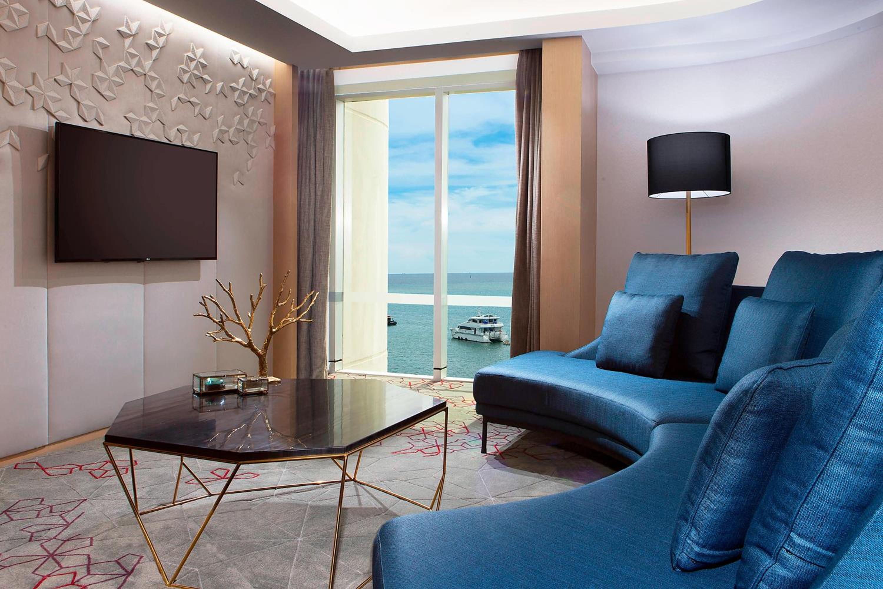 One-Bedroom Suite - Club Lounge Access