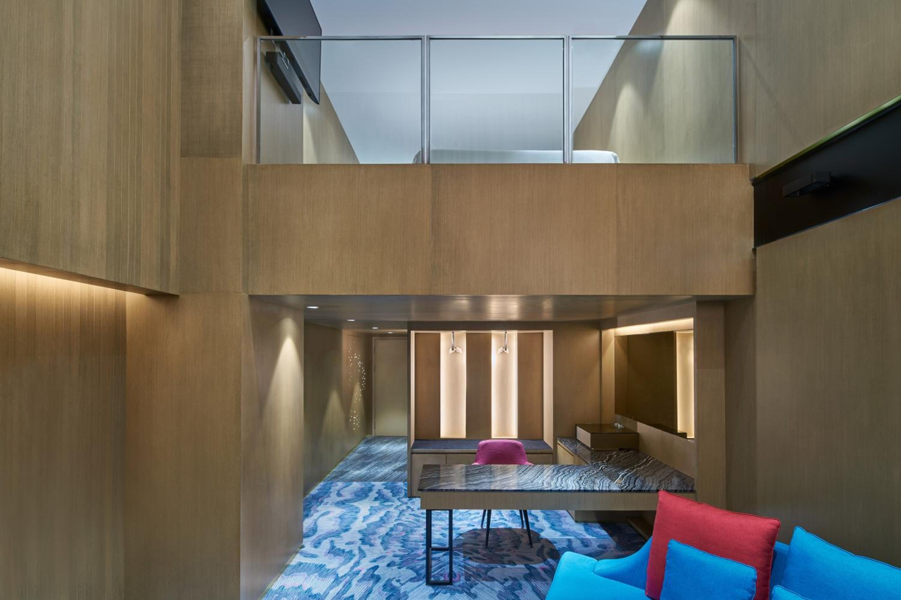 One-Bedroom Bi-Level King Suite - Club Lounge Access (Duplex) thumbnail 5