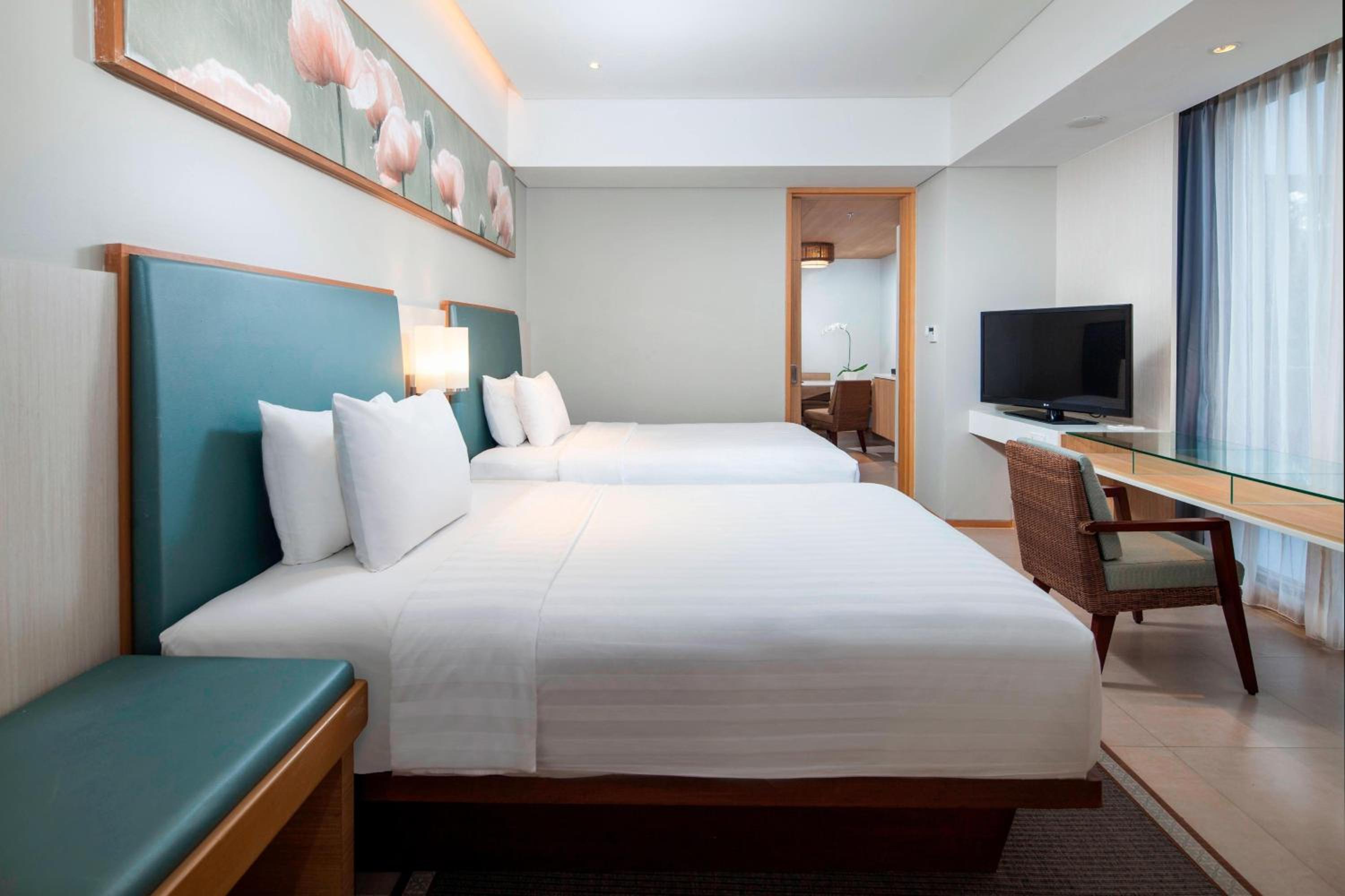 Two-Bedroom Suite with Balcony and view photo 3