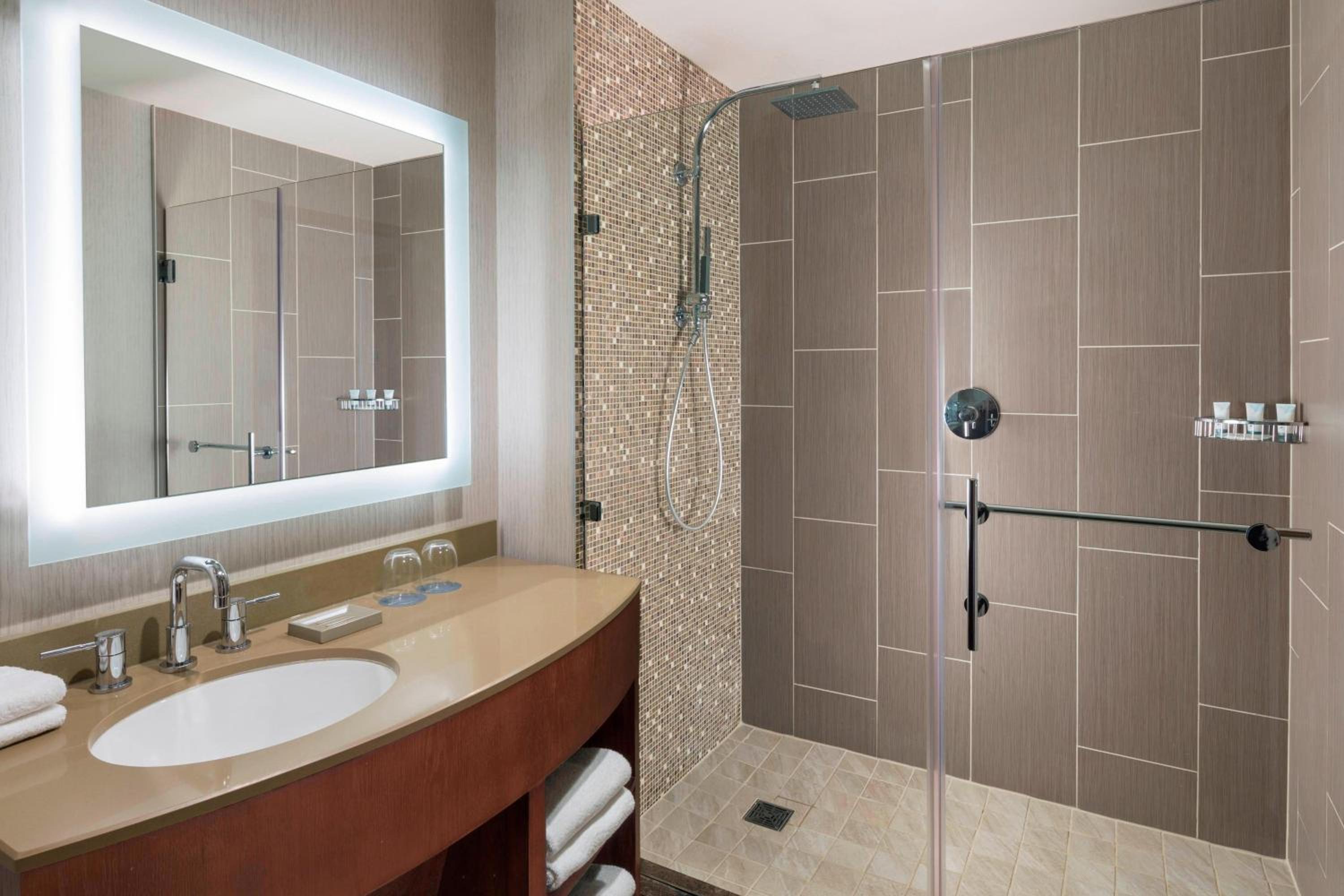 Deluxe King Room - High Floor
