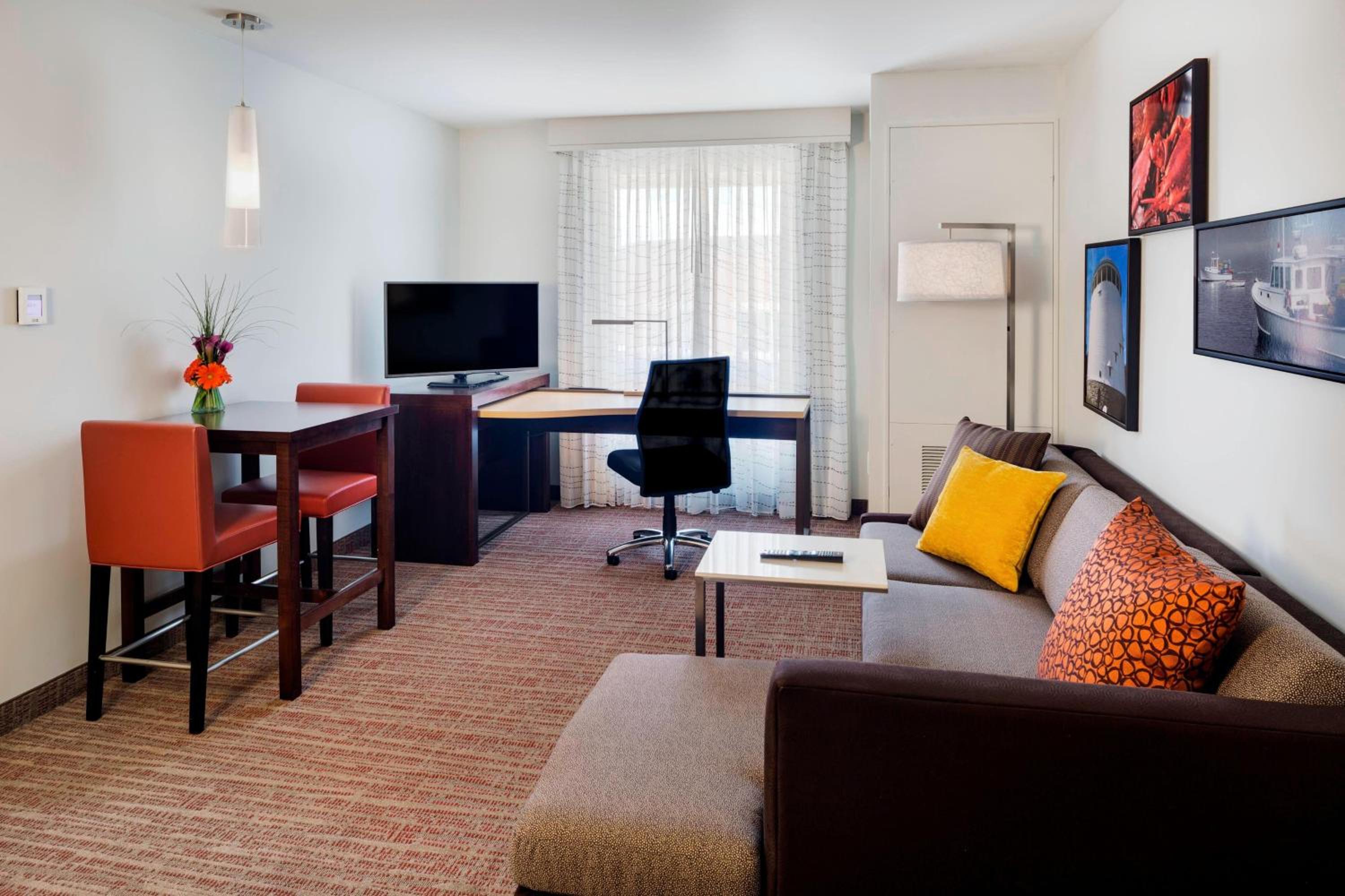 One-Bedroom King Suite with Sofa Bed and Adapted Tub - Mobility and Hearing Accessible photo 3