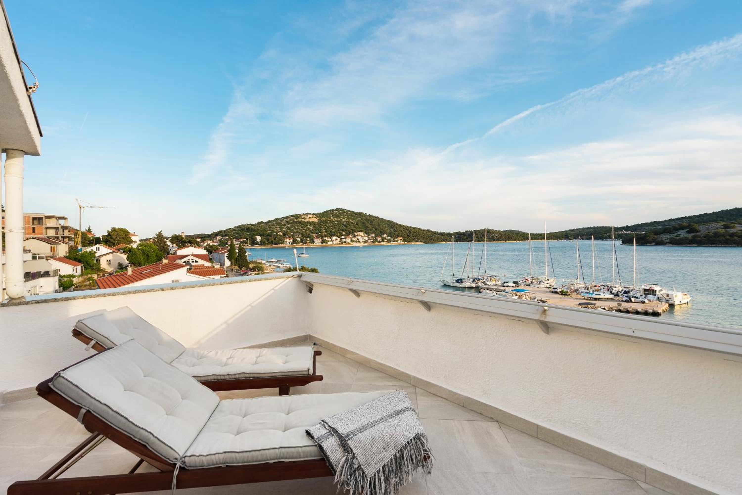 Deluxe Double Room with Sea View - Photo 4