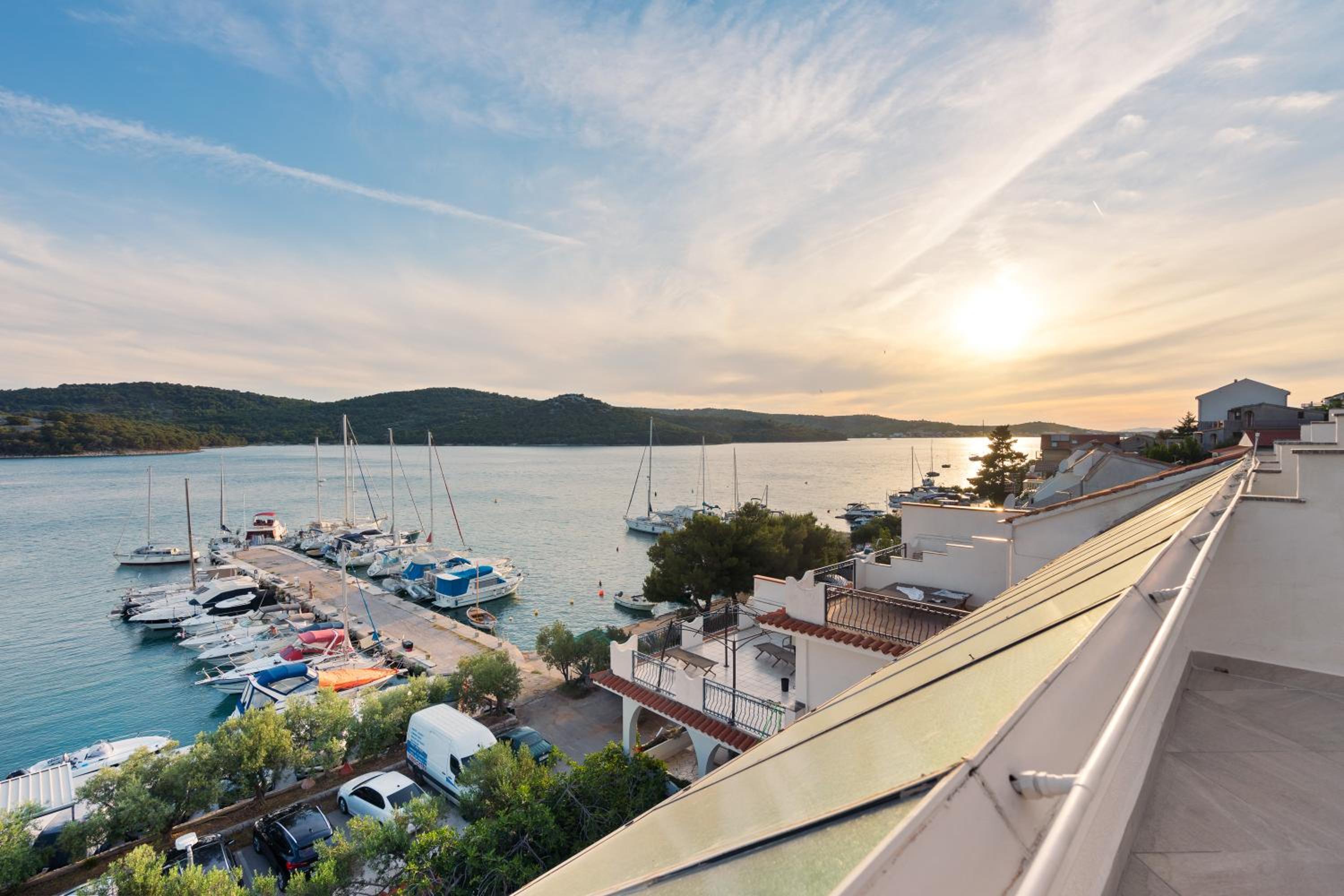 Deluxe Double Room with Sea View - Photo 3