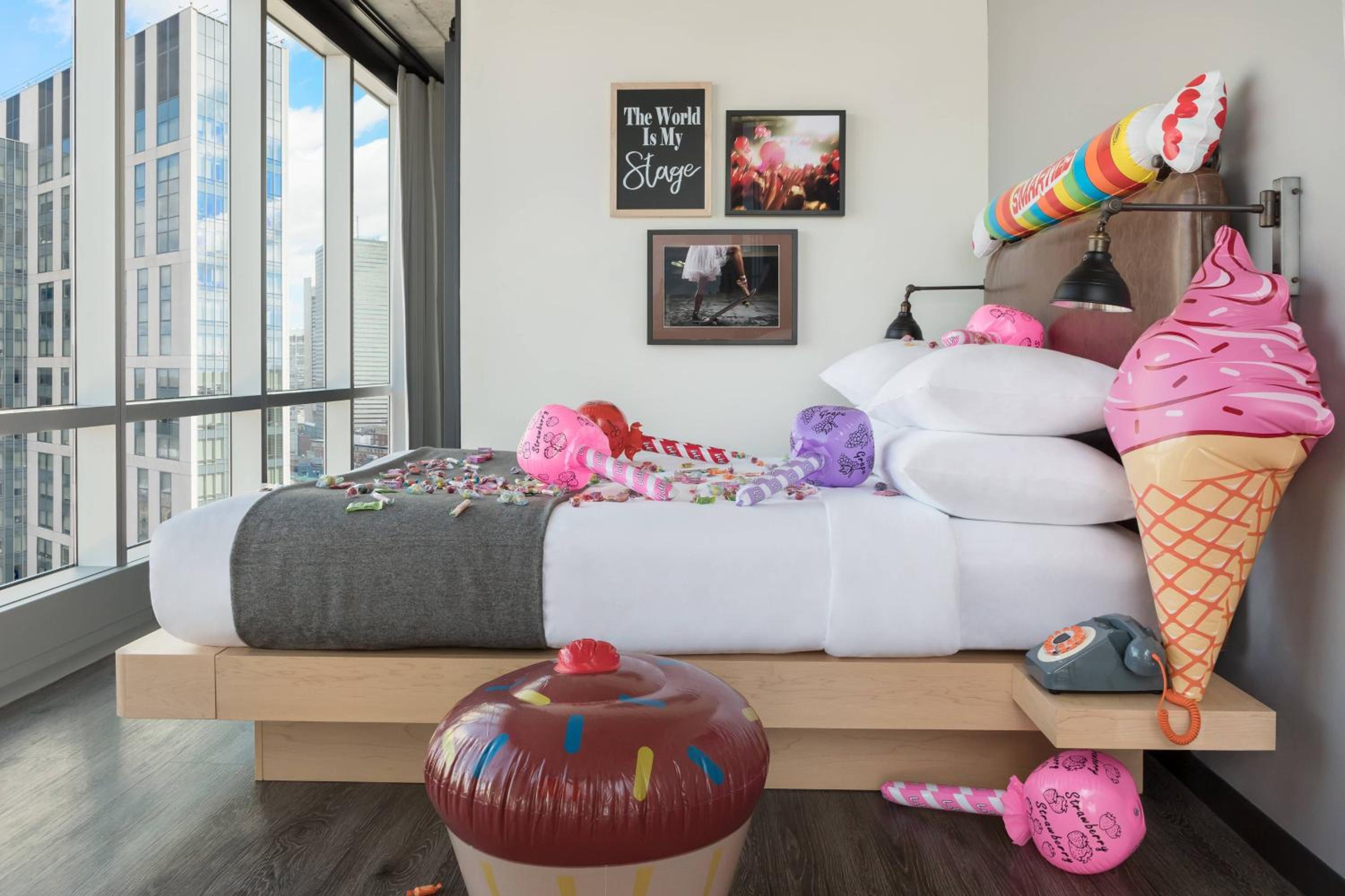 Backstage, Guest room, 1 Queen - Photo 6